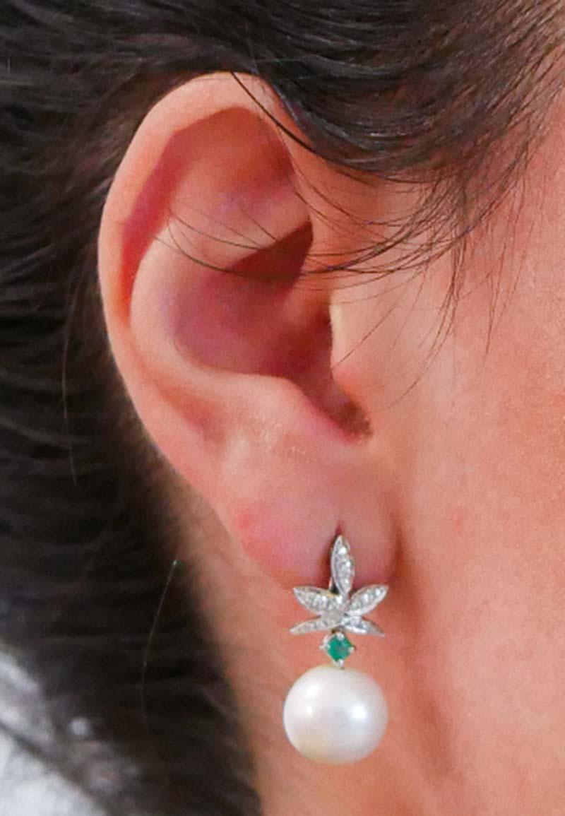 11.5 Mm White Pearls, Diamonds, Emeralds, Platinum Earrings. In Good Condition In Marcianise, Marcianise (CE)