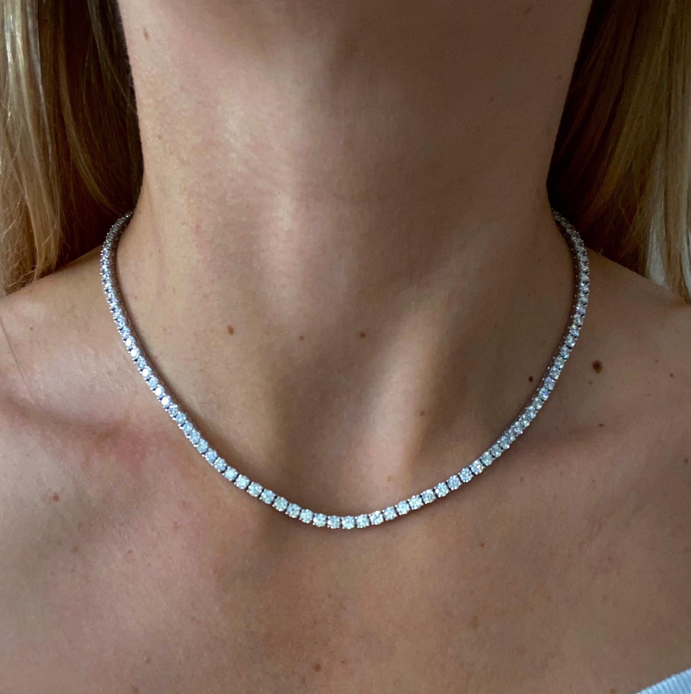 10.83 Carat 18k White Gold Tennis Necklace In New Condition For Sale In New York, NY