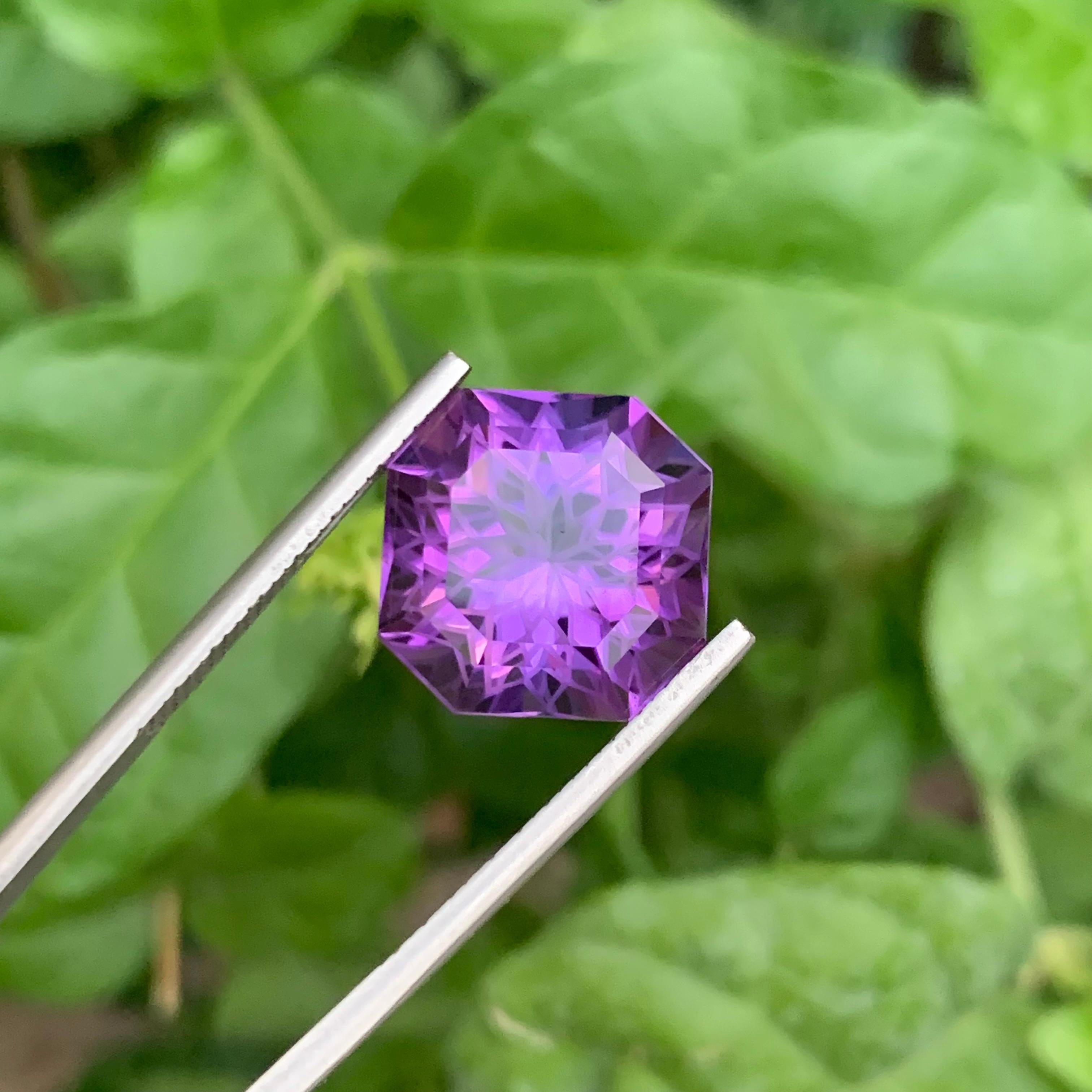 Loser Amethyst
Gewicht: 11,50 Karat
Abmessung: 13.7 x 13.7 x 10.5 Mm
Farbe: Violett
Herkunft: Brasilien
Behandlung: Nicht
Zertifikat: Auf Anfrage
Die Form: Perfektes Quadrat 

Der Amethyst, eine atemberaubende Quarzart, die für ihren faszinierenden