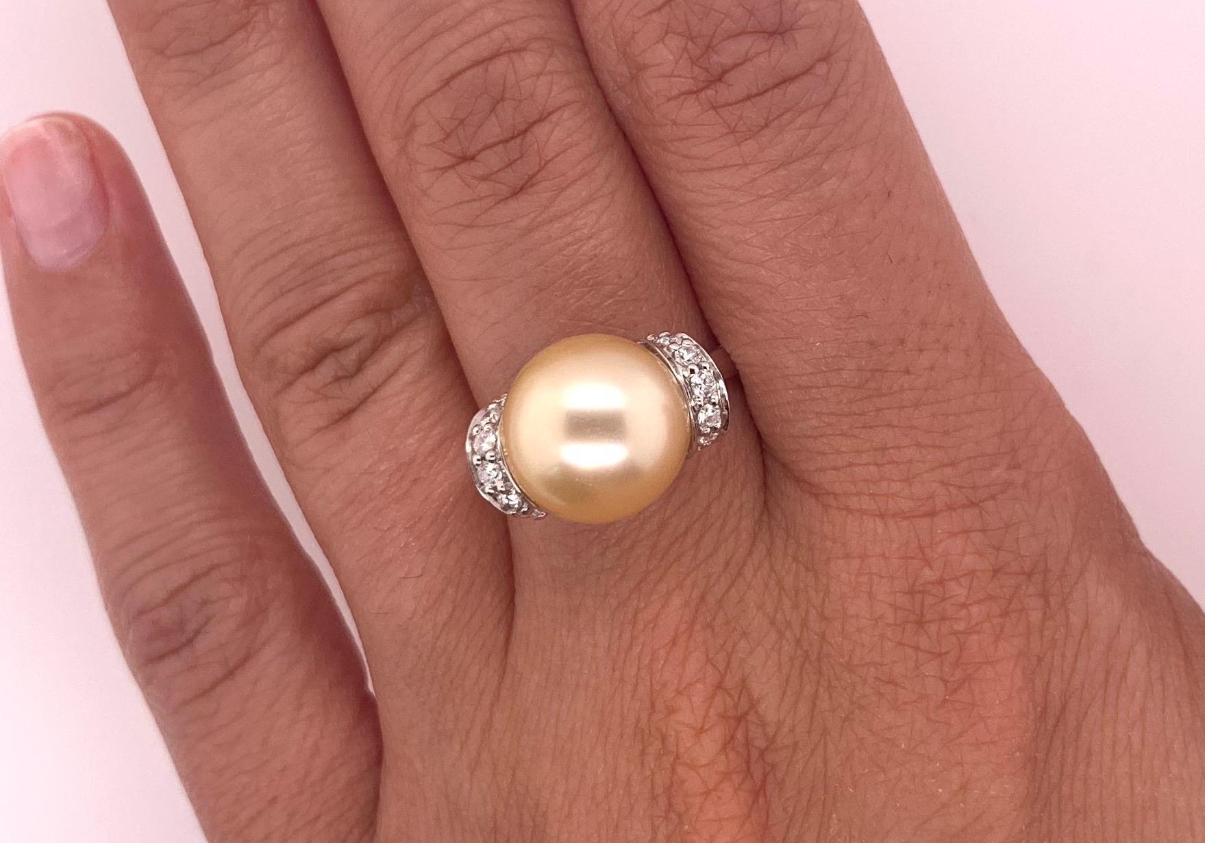 Material: 14K White Gold
Gemstone Details: 1 Round Pearl at 11.50 Carats Total
Diamond Details: Brilliant Round White Diamonds at 0.24 Carats. SI Clarity / H-I Color. 

Ring Size: 6.75. Alberto offers complimentary sizing on all rings.

Fine