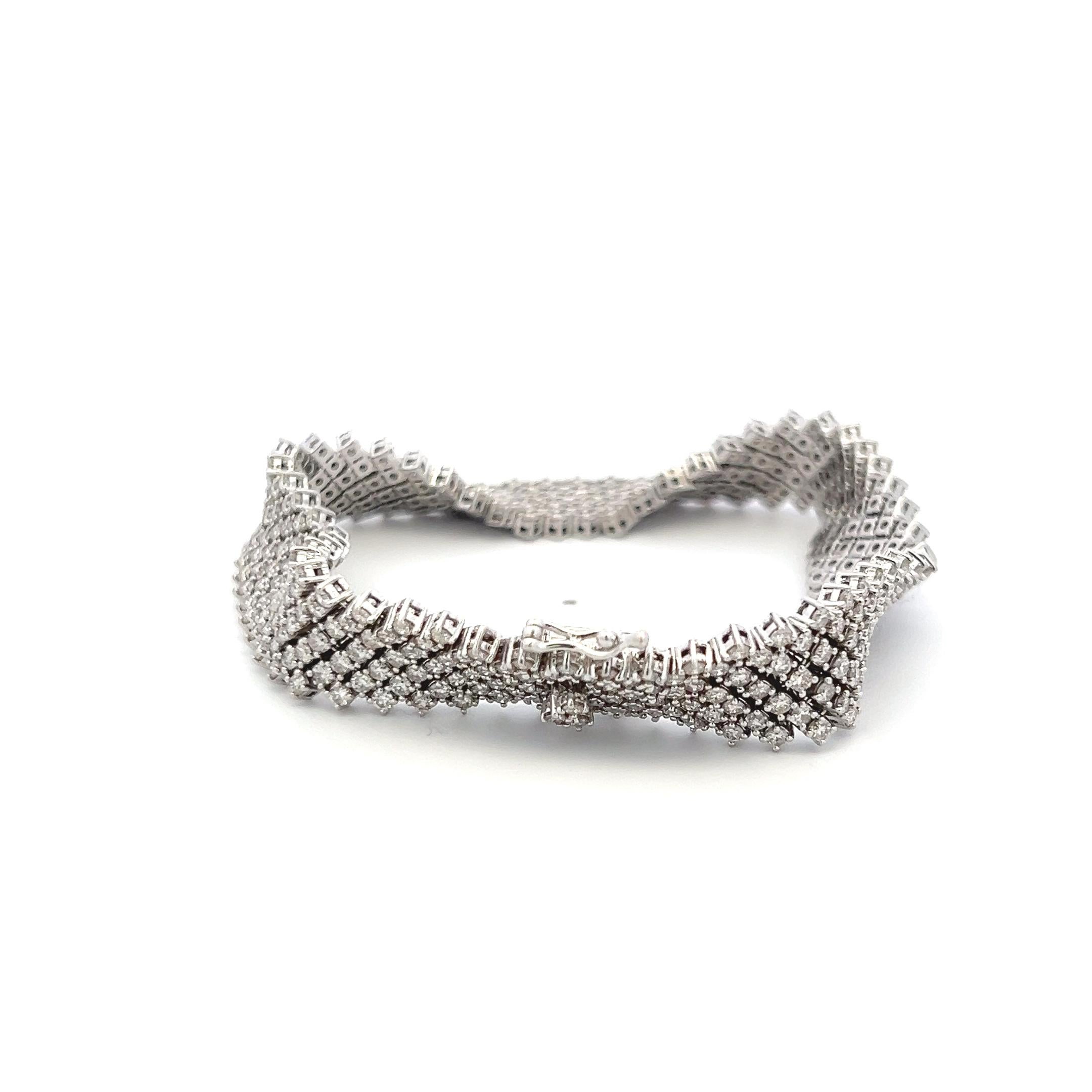 Taille brillant 11.50 Carat Round Brilliant G VS Diamond 14 Karat White Gold Tennis Bracelet en vente