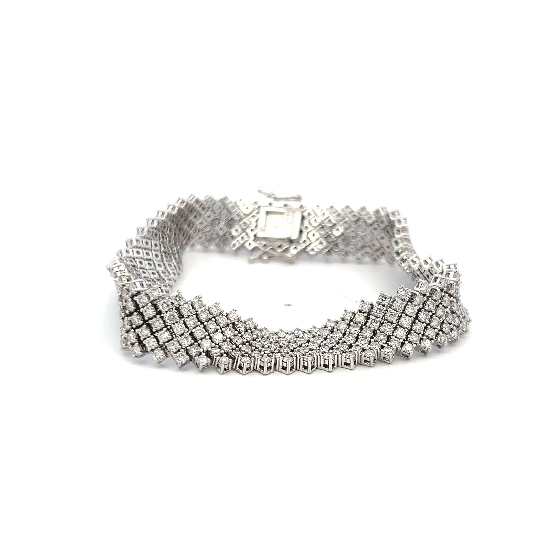 11.50 Carat Round Brilliant G VS Diamond 14 Karat White Gold Tennis Bracelet Pour femmes en vente