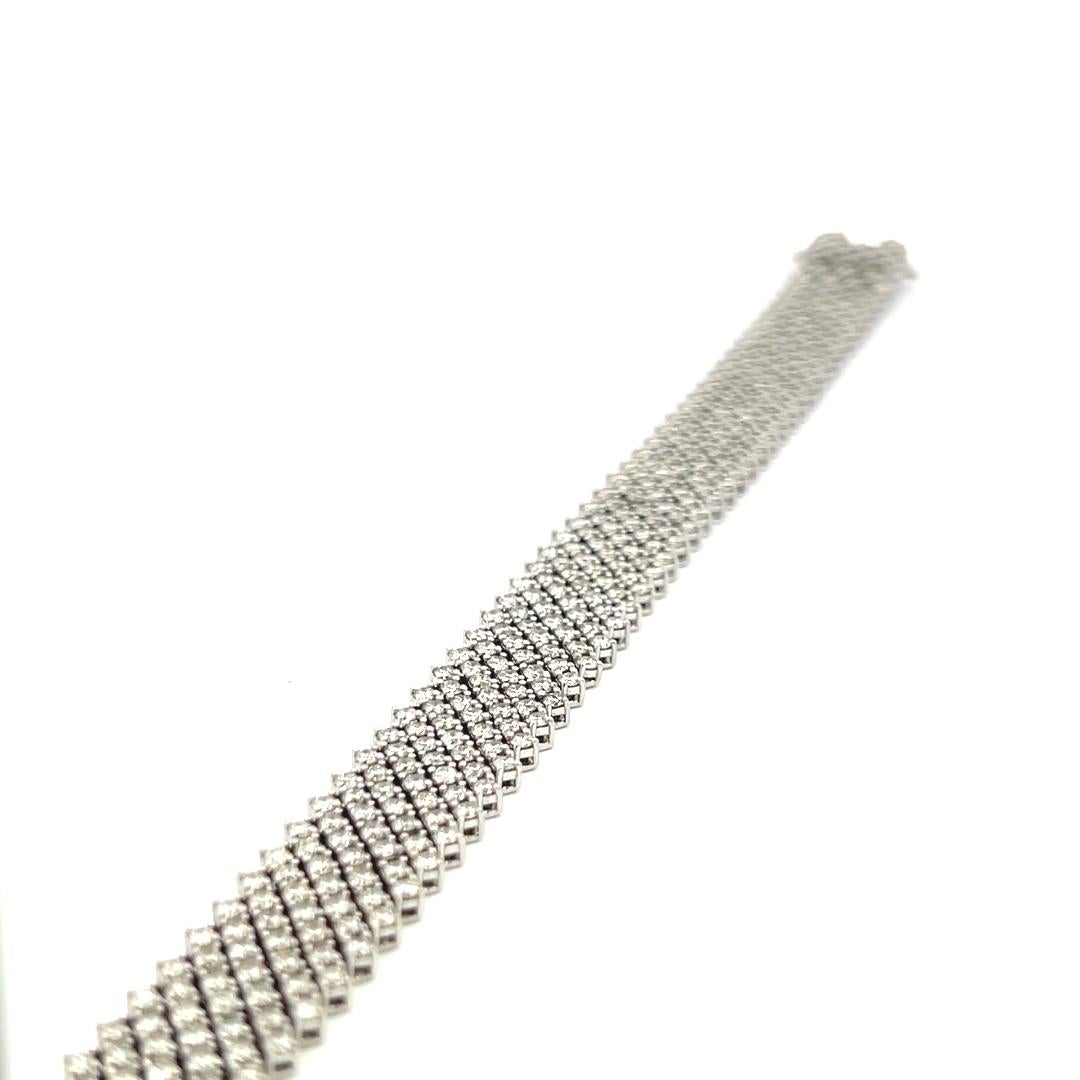 11.50 Carat Round Brilliant G VS Diamond 14 Karat White Gold Tennis Bracelet en vente 2