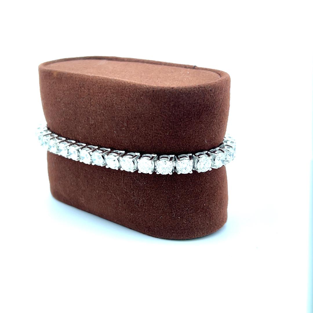 11.50 Carat Round Brilliant H SI Diamond 14 Karat White Gold Tennis Bracelet For Sale 5