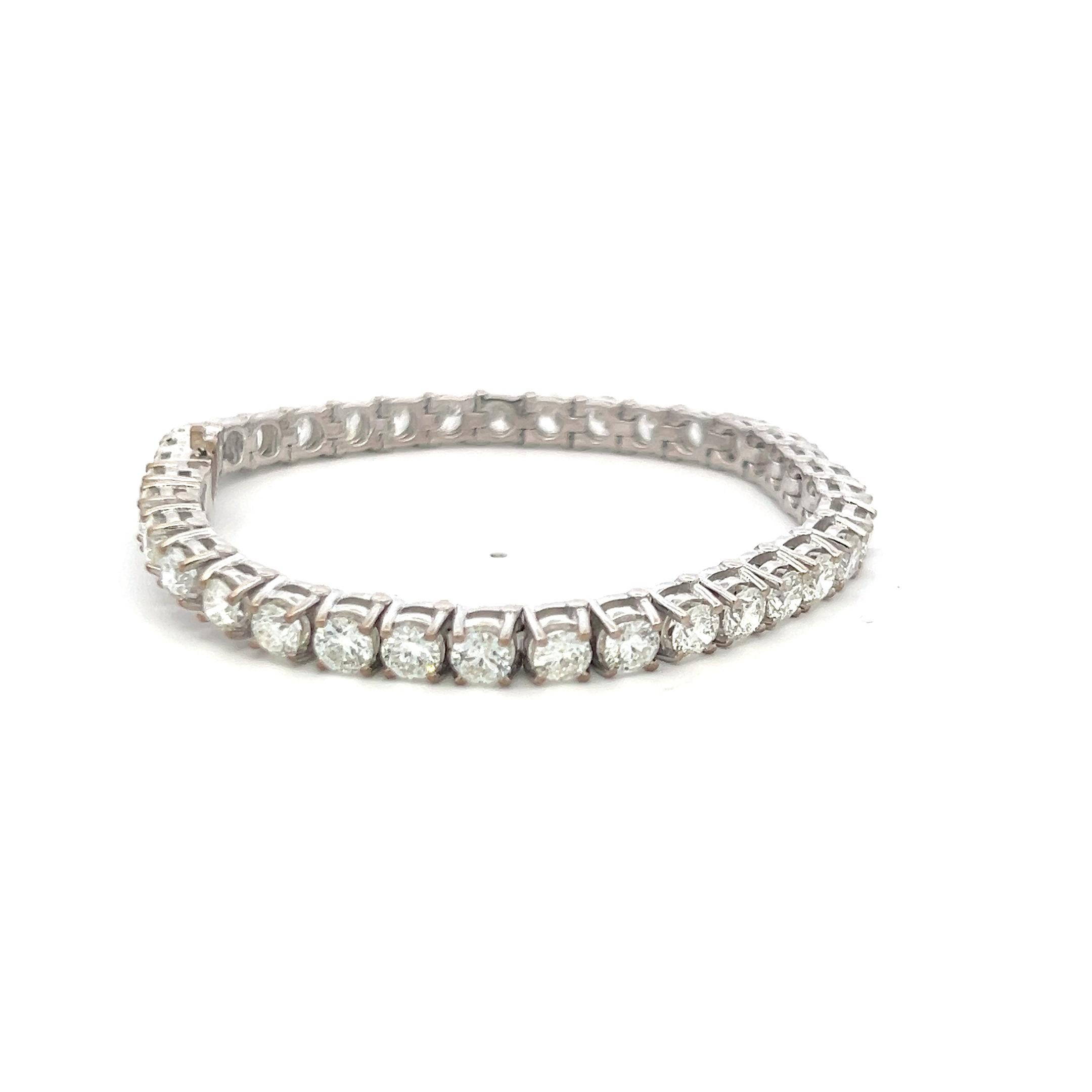Title:
11.50 Carat Round Brilliant H SI Diamond 14 Karat White Gold Tennis Bracelet
Style:
Tennis
Metal:
14 Karat White Gold
Gemstone 1:
11.5 Carat Diamond
Number of Stones:
36
Color:
H
Clarity:
SI
Shape:
Round