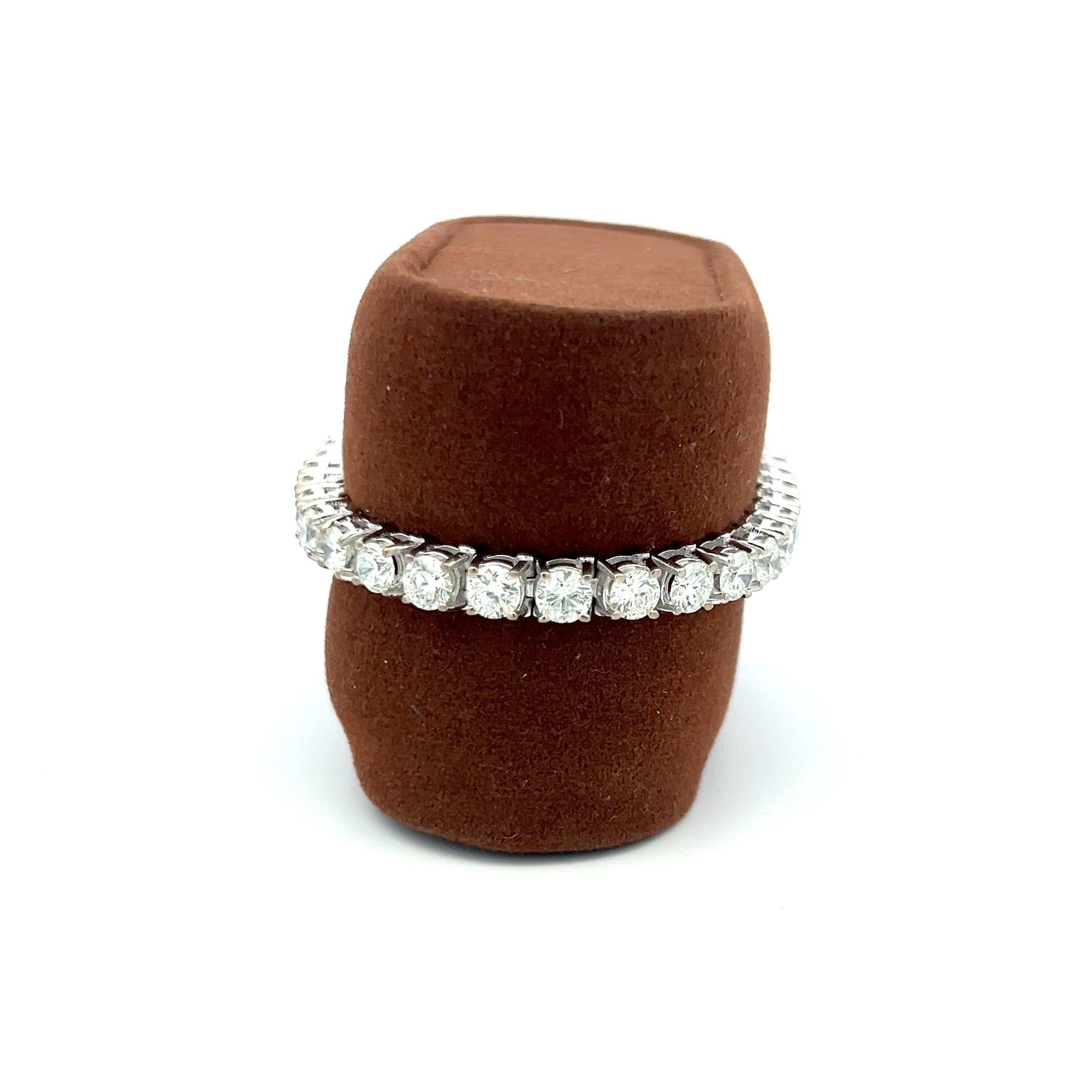 11.50 Carat Round Brilliant H SI Diamond 14 Karat White Gold Tennis Bracelet For Sale 1