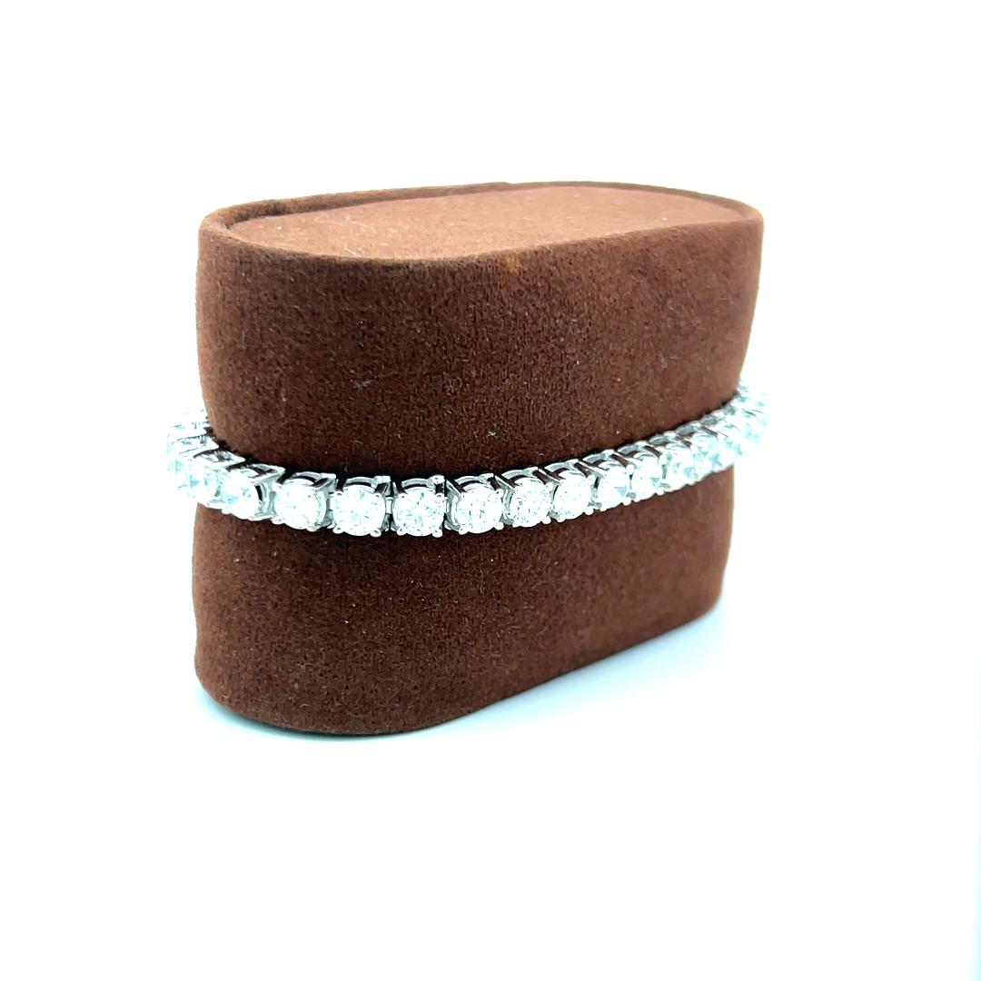 11.50 Carat Round Brilliant H SI Diamond 14 Karat White Gold Tennis Bracelet For Sale 4