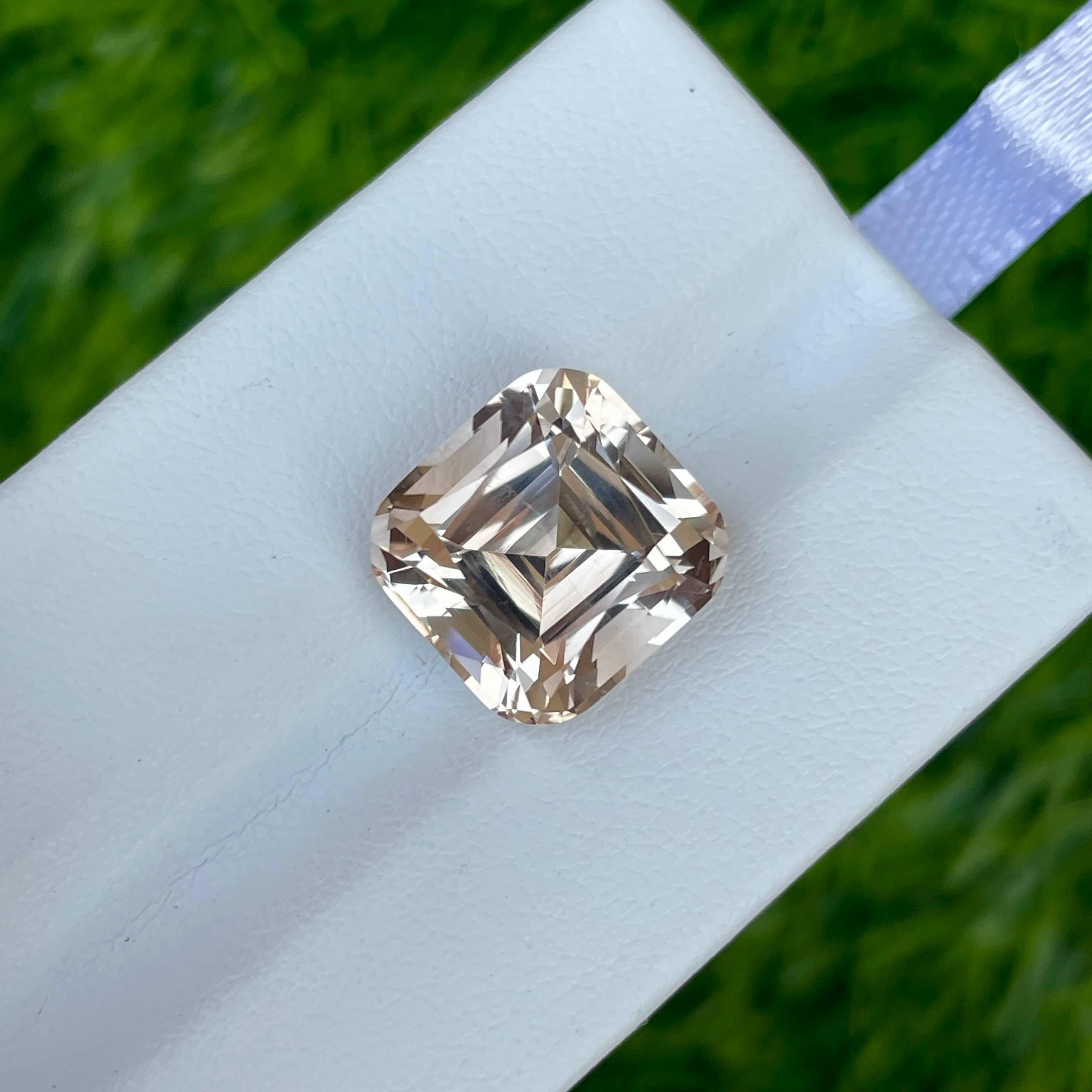 Peso 11,50 carati 
Dimensioni 12.6x12.2x9.3 mm
Trattamento nessuno 
Origine Pakistan 
Chiarezza VVS 
Forma del cuscino 
Tagliare un cuscino di fantasia


Questo squisito Topazio dorato da 11,50 carati è una gemma naturale proveniente dal Pakistan,