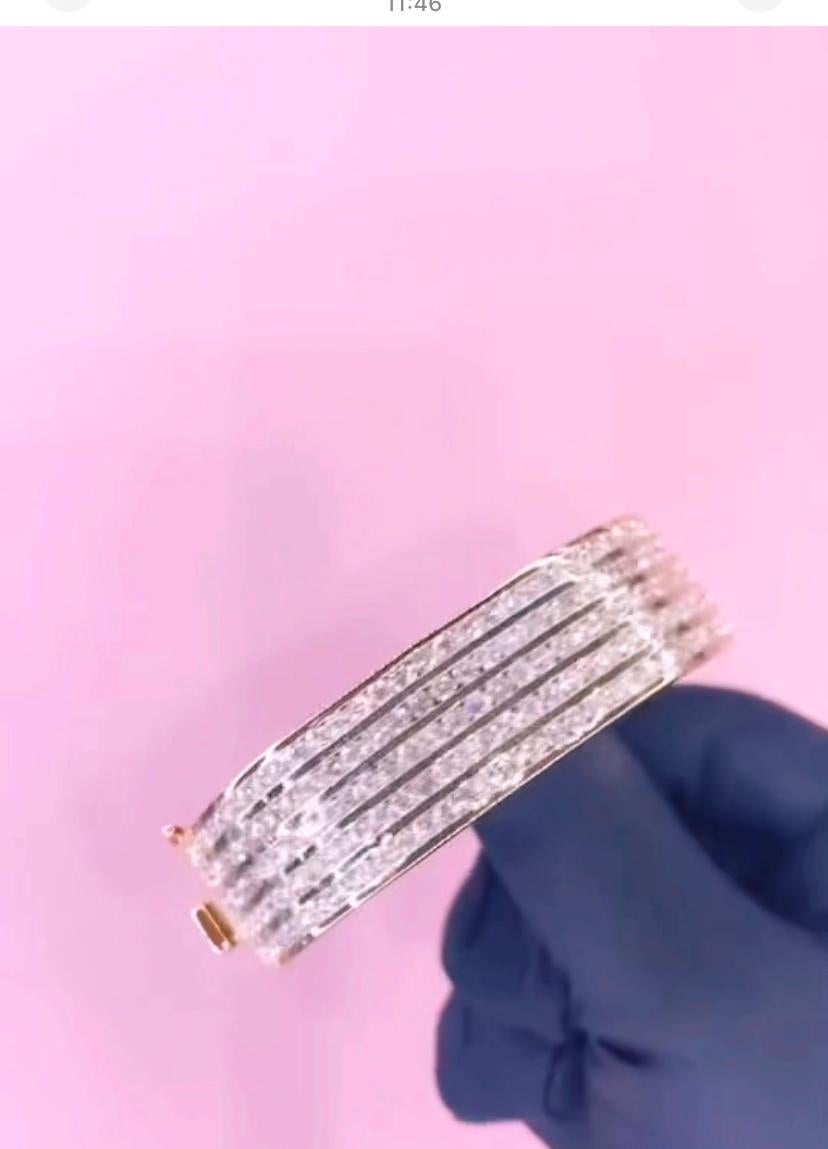 11.50 Carats Natural Diamonds 18K Gold Modern Bracelet For Sale 1