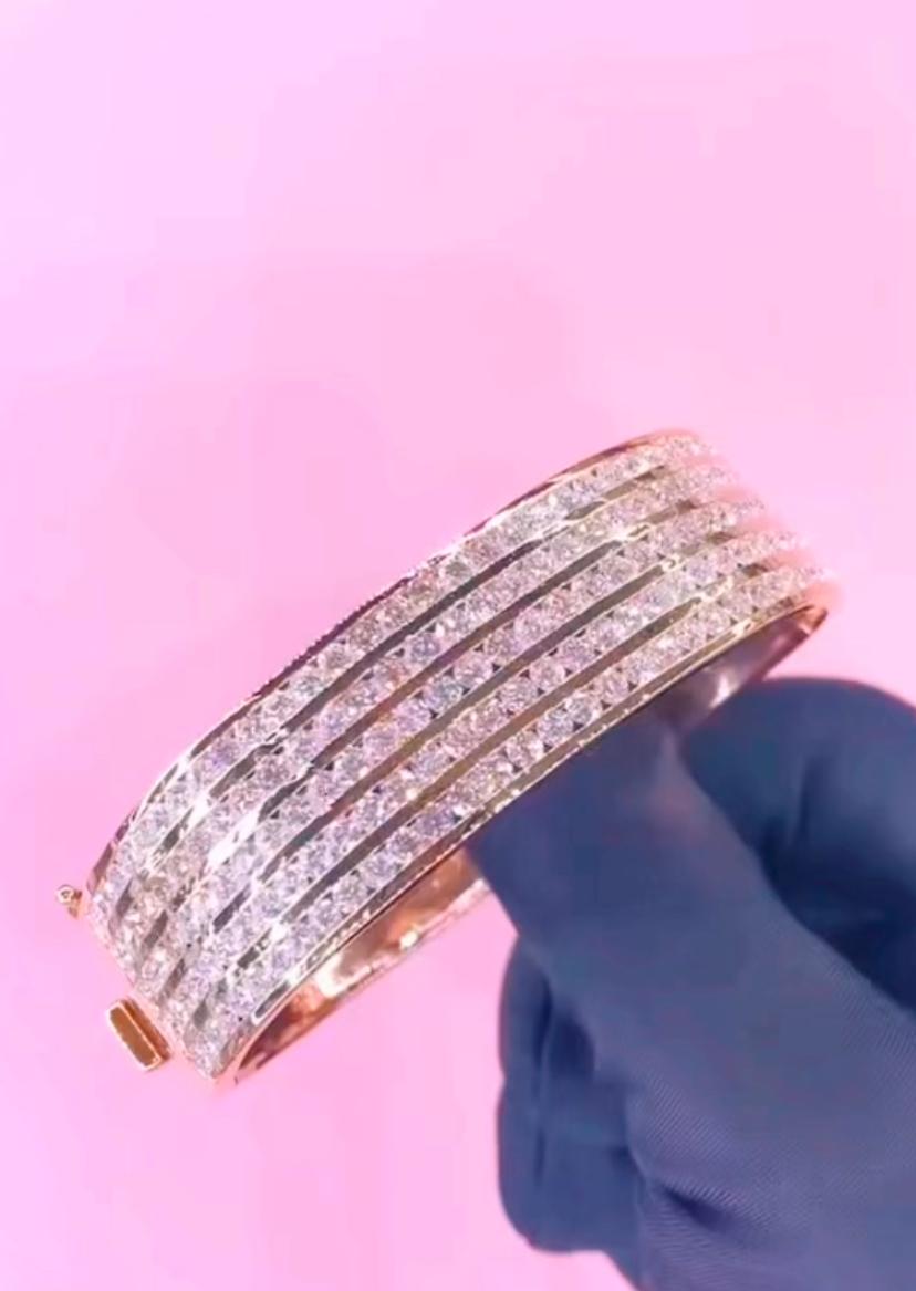 11.50 Carats Natural Diamonds 18K Gold Modern Bracelet For Sale 2