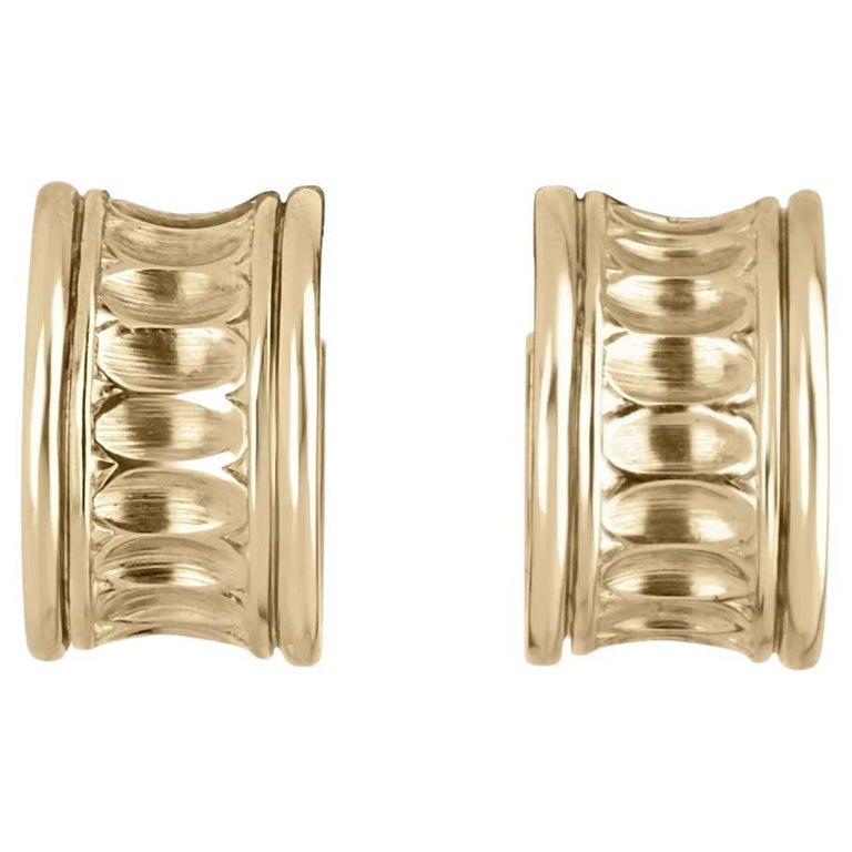 Boucles d'oreilles créoles épaisses en or jaune 14 carats, demi-créoles  minimalistes En vente sur 1stDibs