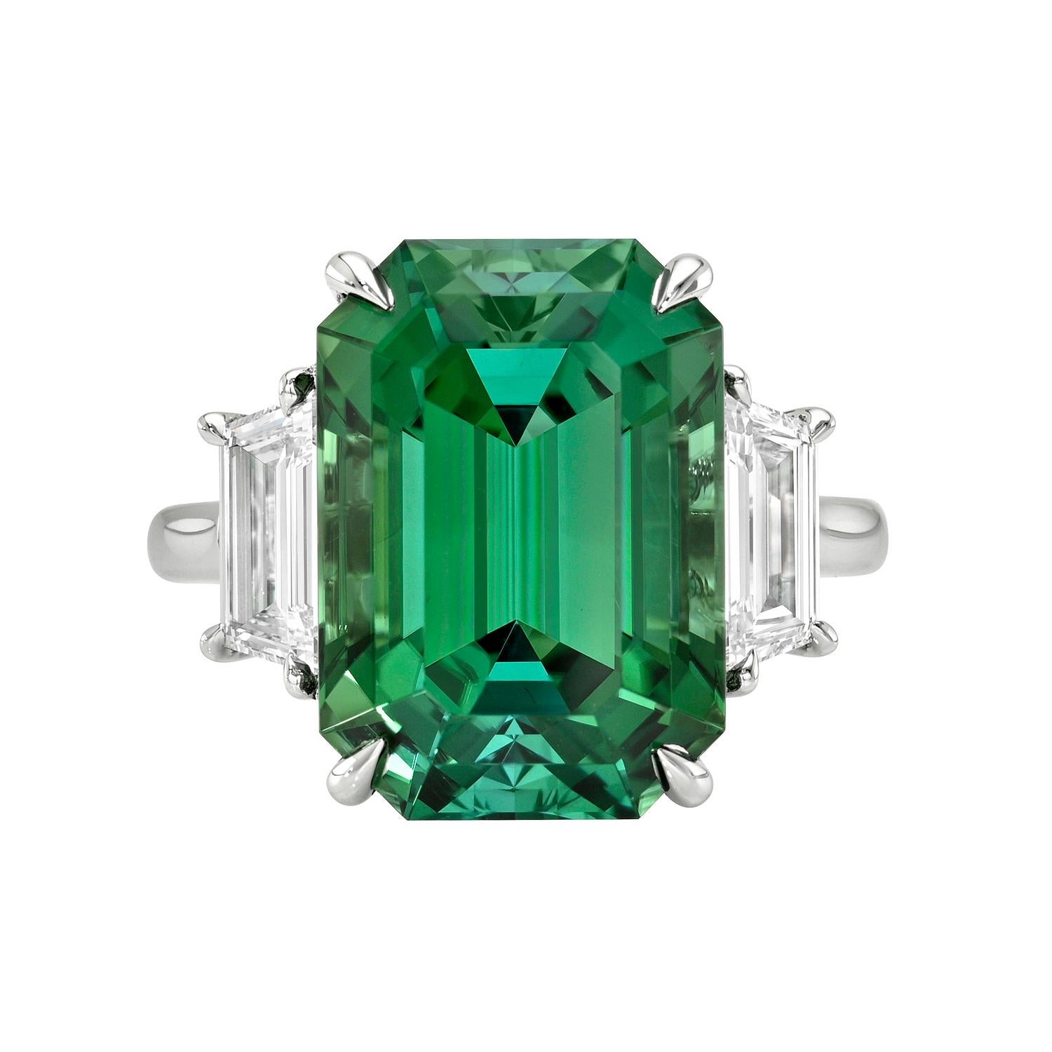 11.51 Carat Emerald-Cut Mint Tourmaline and Diamond Platinum Ring, GIA Certified (bague en platine avec tourmaline émeraude et diamant) Neuf - En vente à Beverly Hills, CA