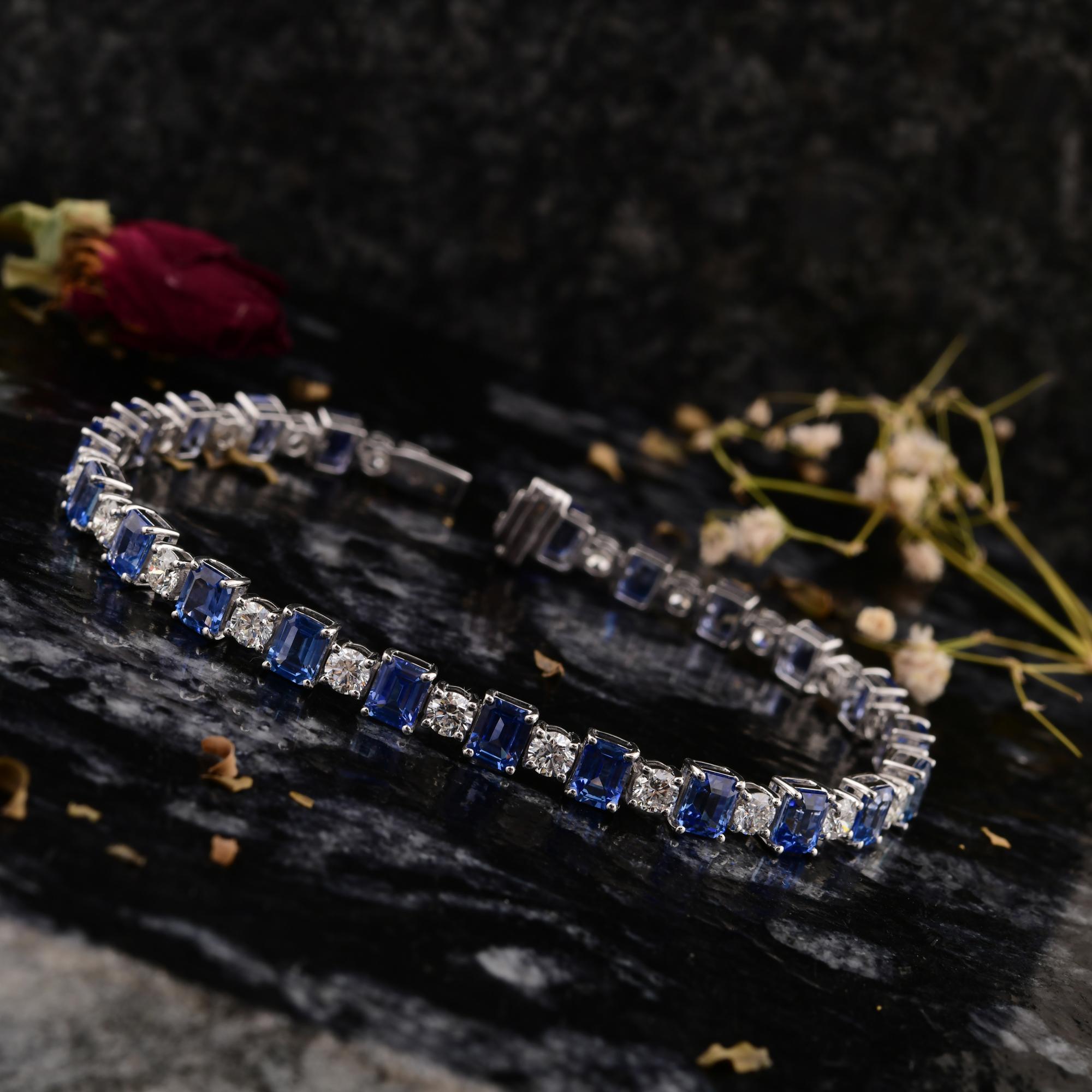 Modern 11.51 Carats Blue Sapphire 3.55 Carats Diamond 18 Karat White Gold Bracelet For Sale