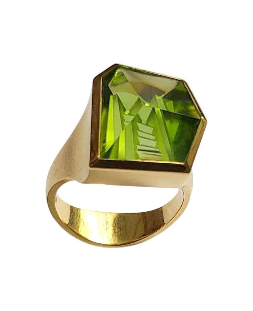 Goldring mit 11,52 Karat Peridot von Atelier Munsteiner (Moderne) im Angebot