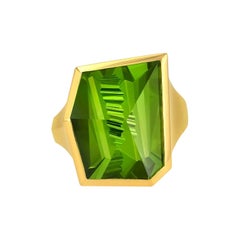Goldring mit 11,52 Karat Peridot von Atelier Munsteiner