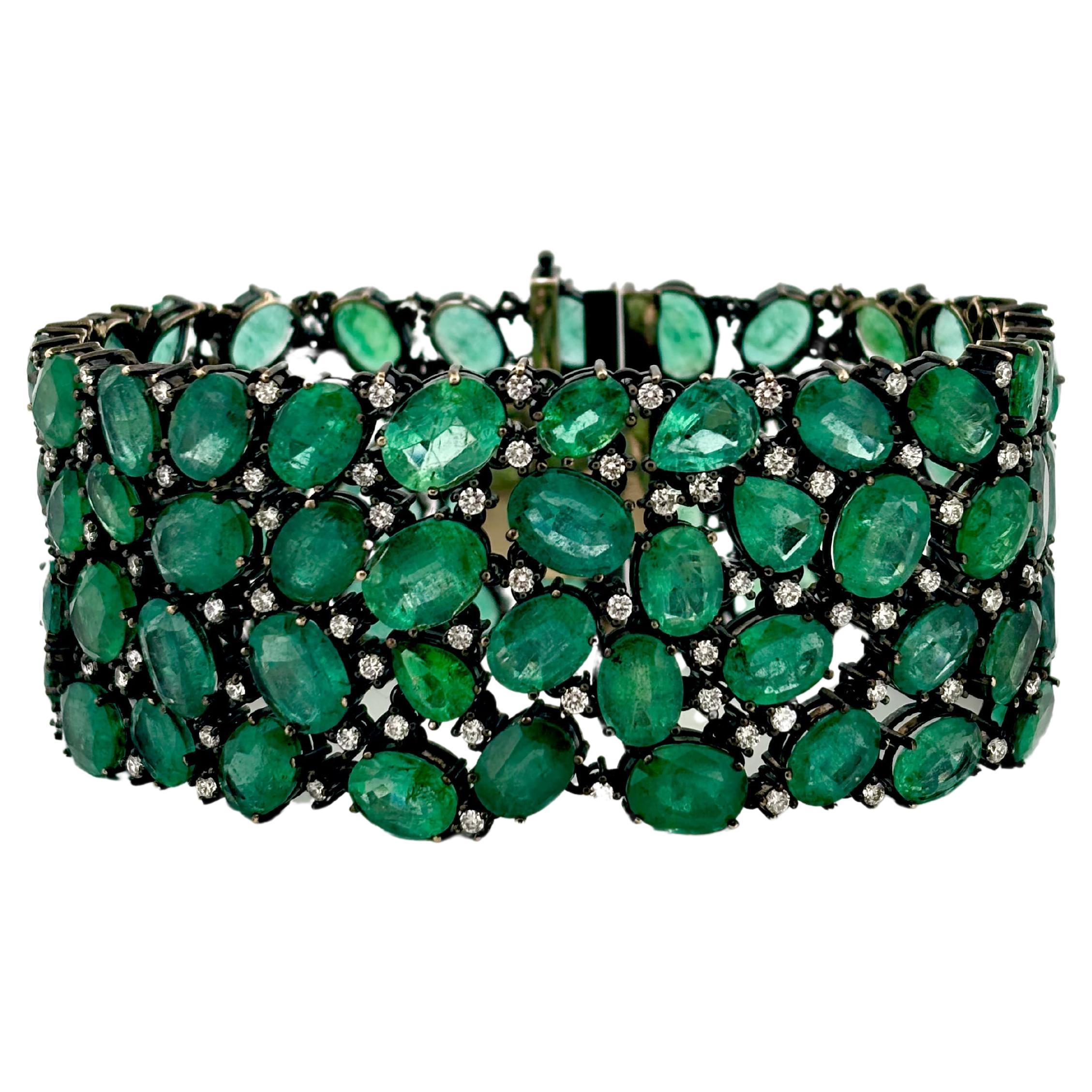 115.21 Ct Zambian Emerald studded Contemporary Statement Bracelet in 18K Gold For Sale