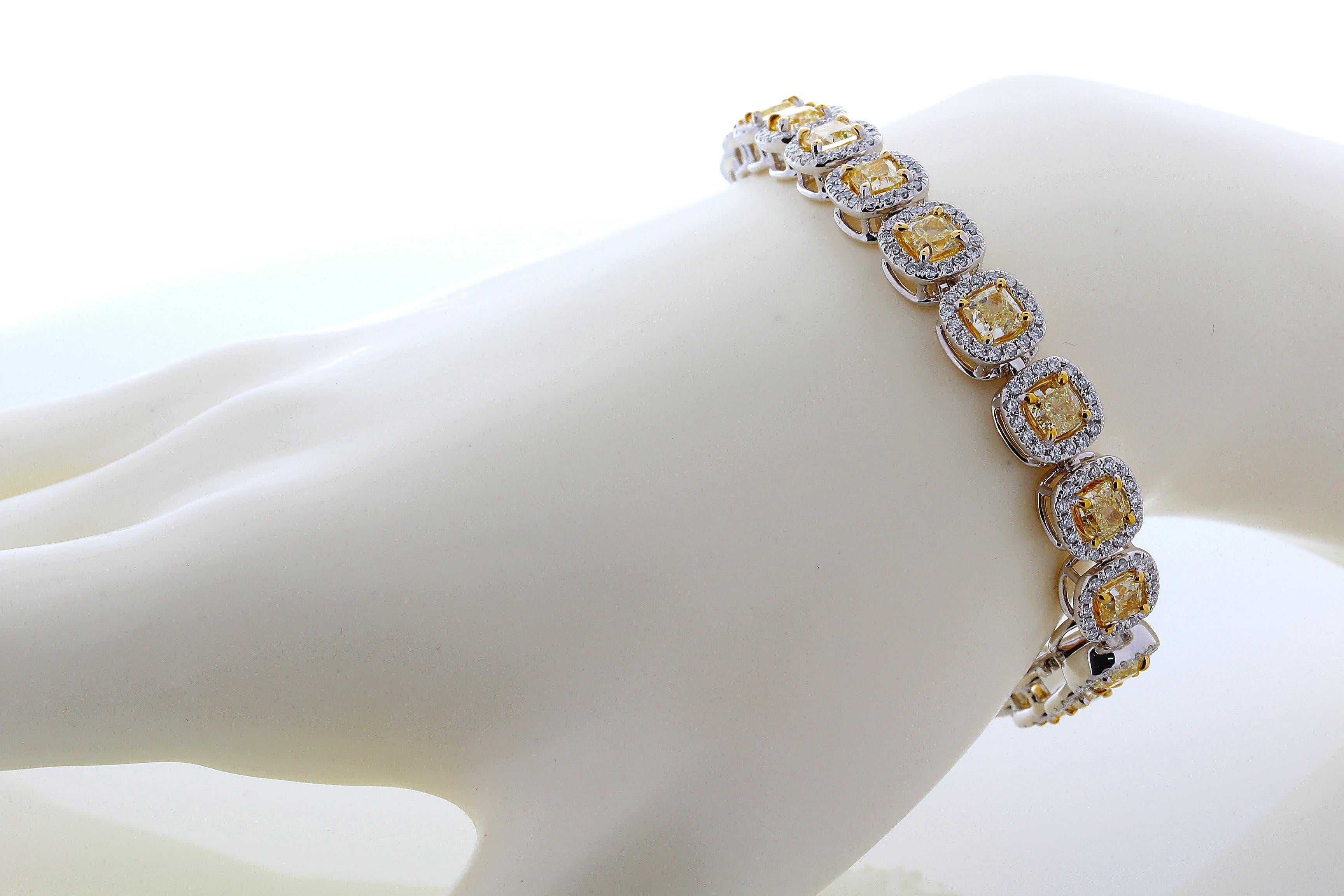 Contemporary 11.53 Carat Cushion Cut Fancy Yellow VS2 Diamond Tennis Bracelet 18 Karat Gold