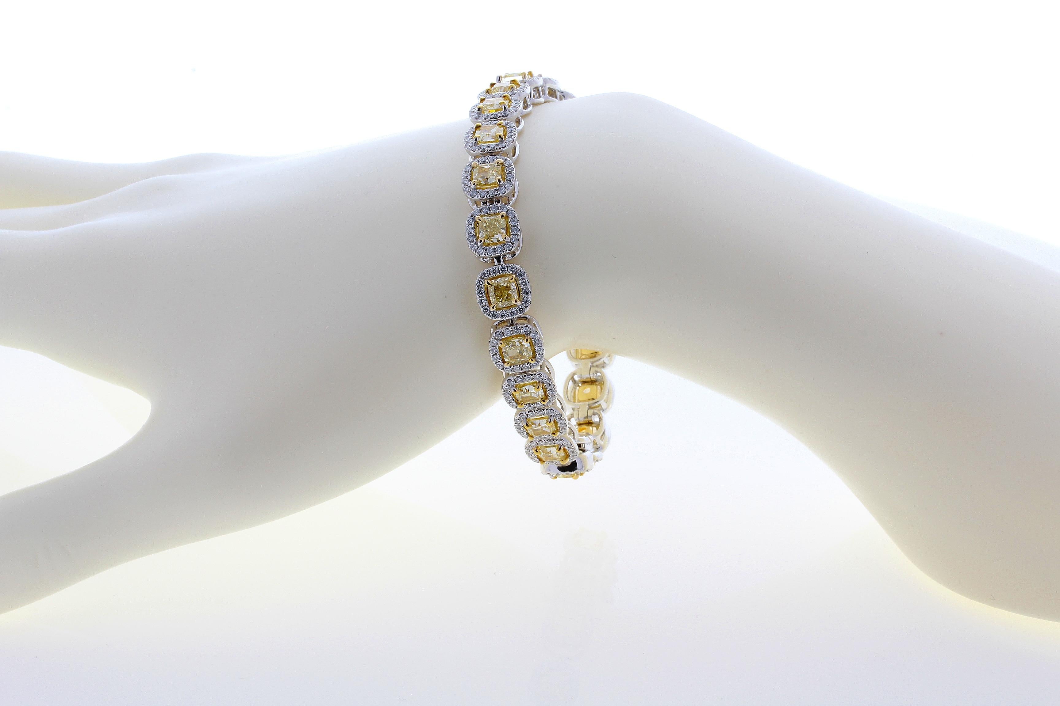 11.53 Carat Cushion Cut Fancy Yellow VS2 Diamond Tennis Bracelet 18 Karat Gold In New Condition In New York, NY