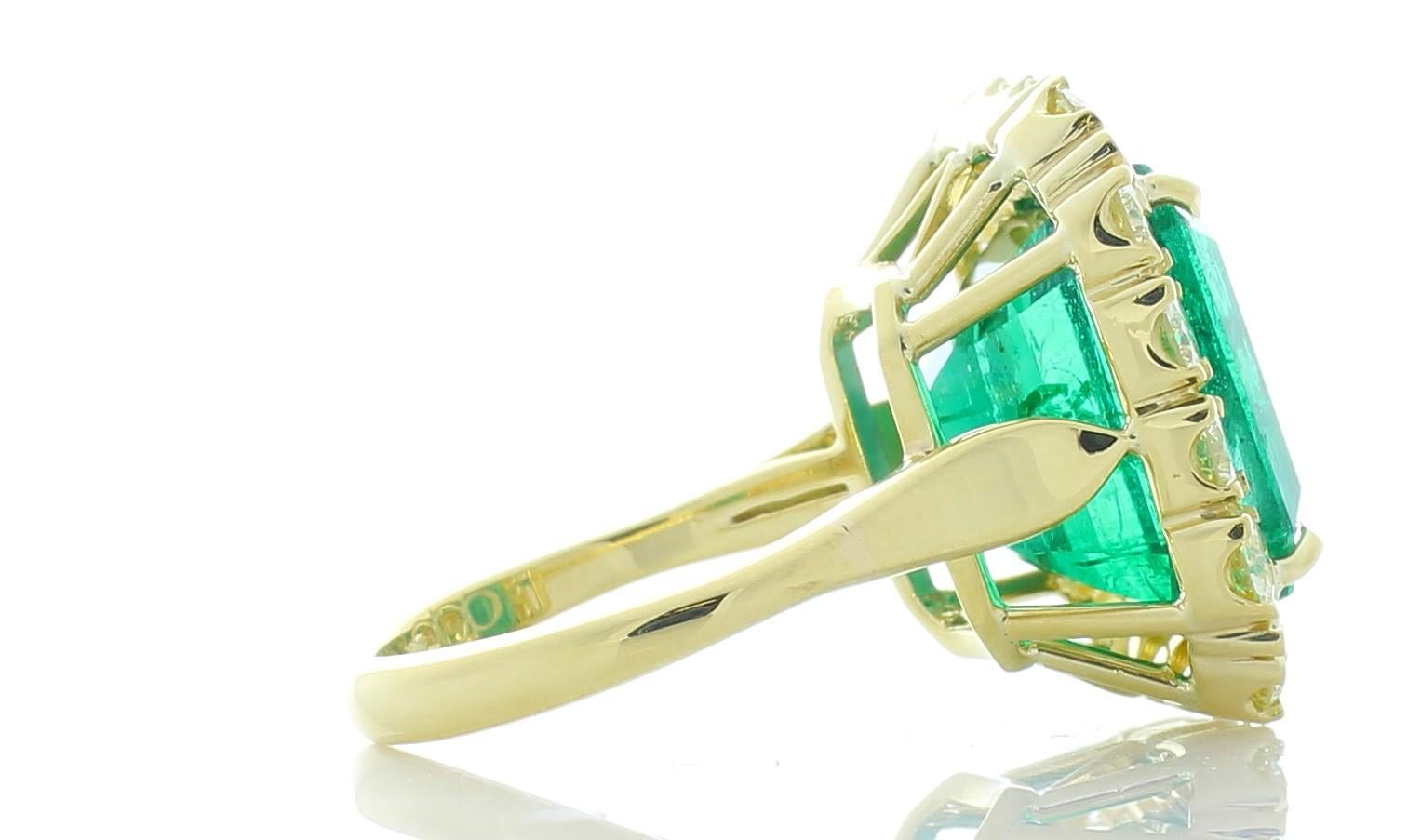 AGL Certified 11.53 Carat Emerald Cut Emerald & Fancy Light Yellow Diamond Ring Damen