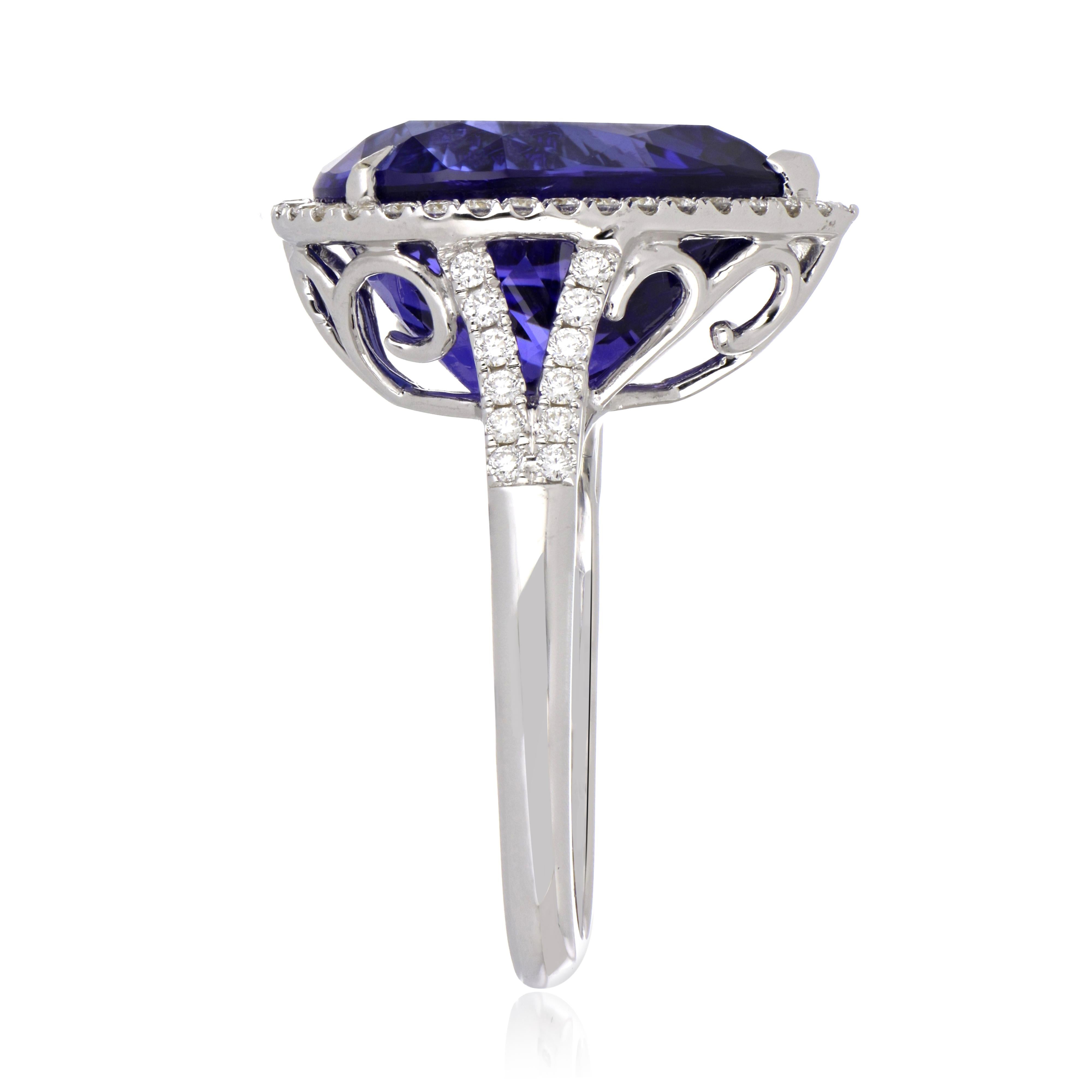 11.53 Carat Pear Tanzanite Ring with Diamonds 18 Karat White Gold In New Condition In JAIPUR, IN
