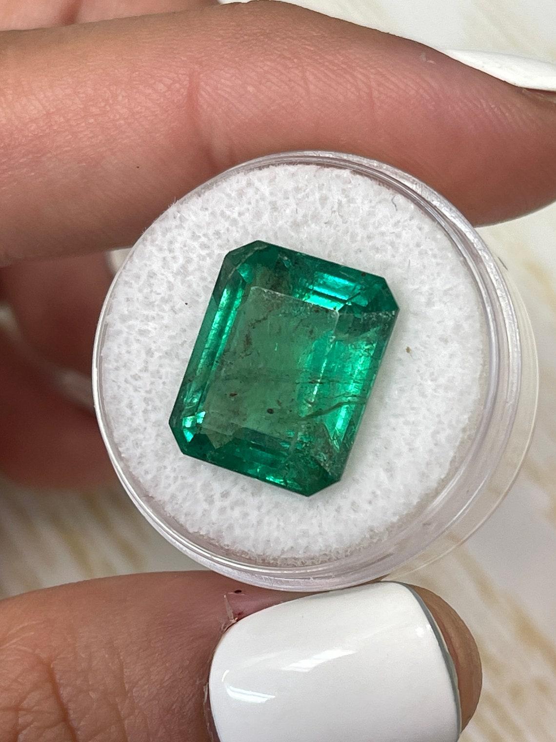 Modern 11.54 Carat 15x12.5 Huge Vibrant Green Zambian Emerald - Emerald Cut May For Sale