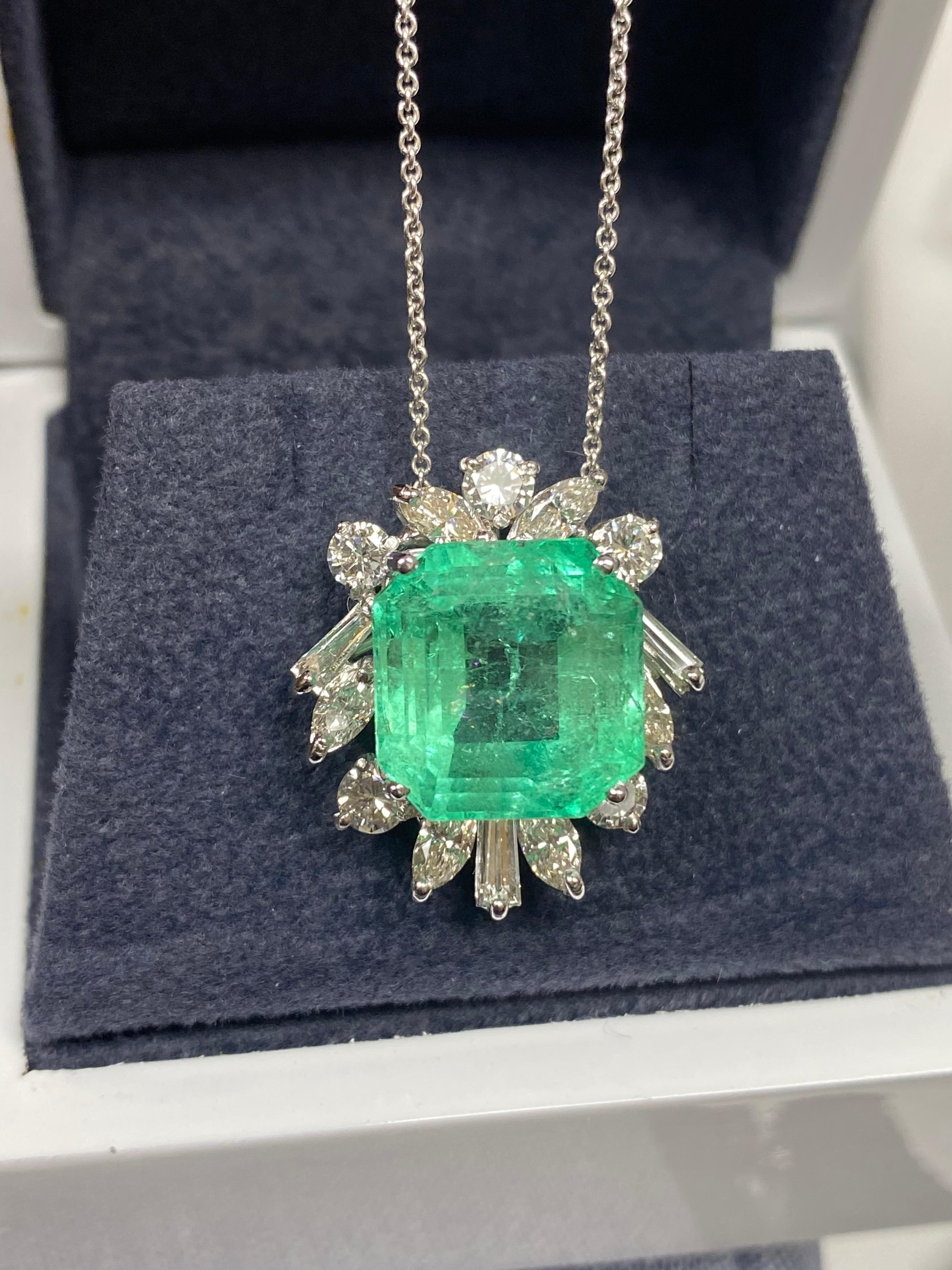 Art Deco 11.54 Carat Colombian Emerald and Baguette Cut Diamonds Pendant Set in Platinum For Sale