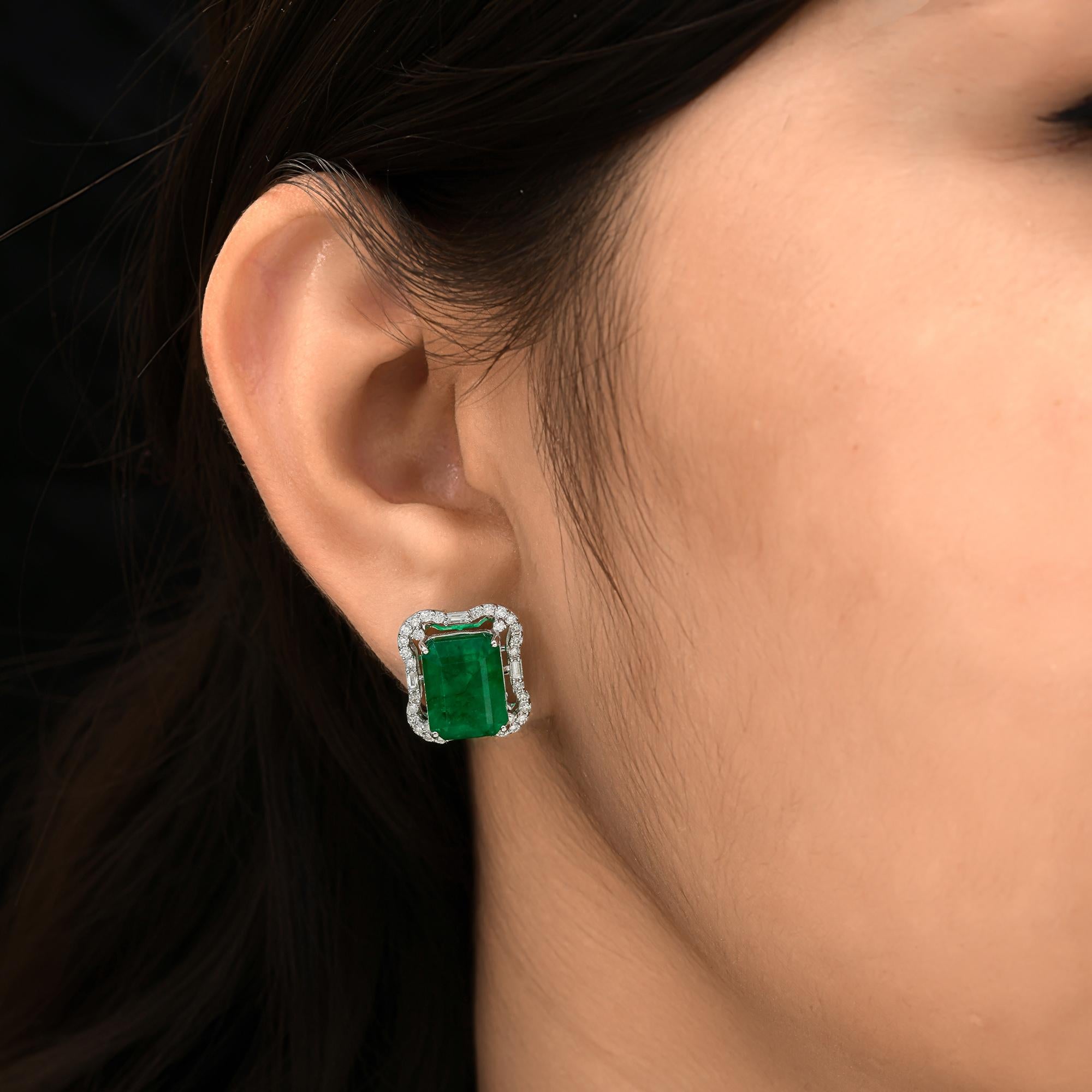 Modern 11.54 Carat Zambian Emerald 0.78 Carat SI/H Diamond Earrings 18 Karat White Gold For Sale