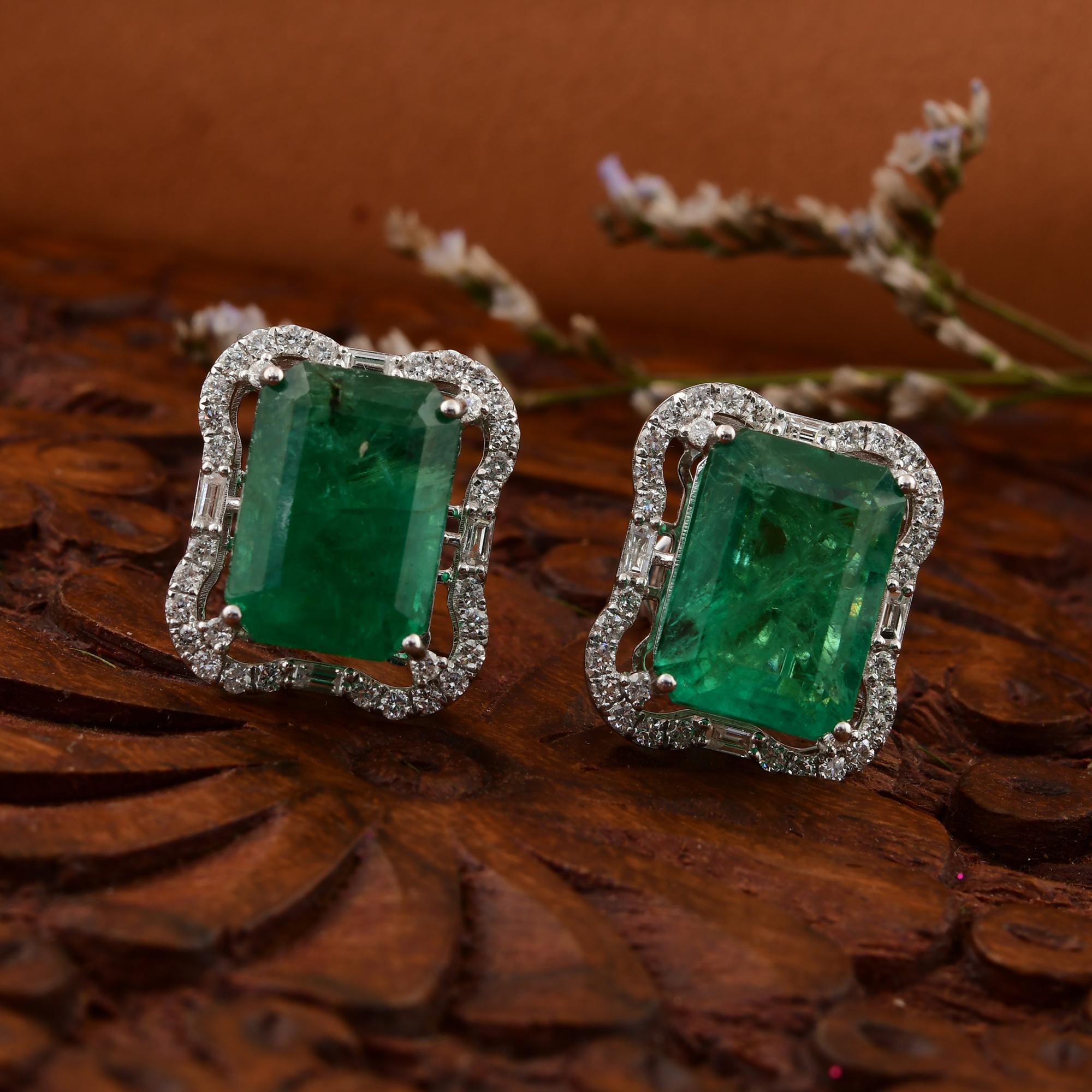 11.54 Carat Zambian Emerald 0.78 Carat SI/H Diamond Earrings 18 Karat White Gold In New Condition For Sale In Diera, Dubai