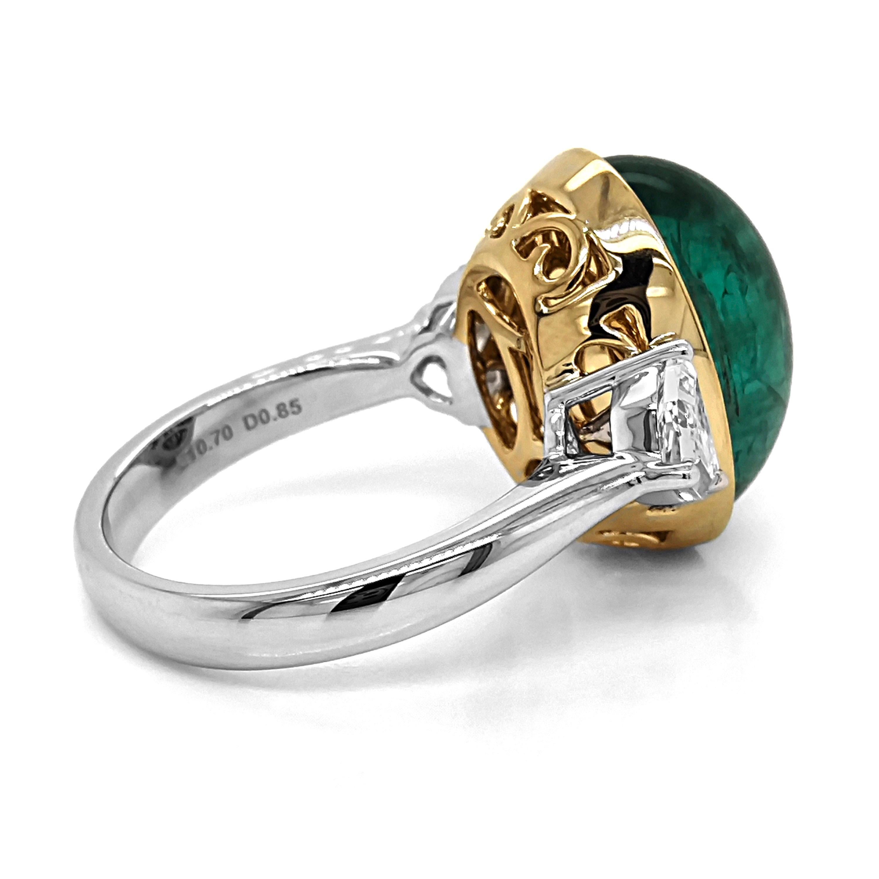 9.27 Carat Emerald and White Diamond White and Yellow Gold Ring In New Condition For Sale In New York, NY
