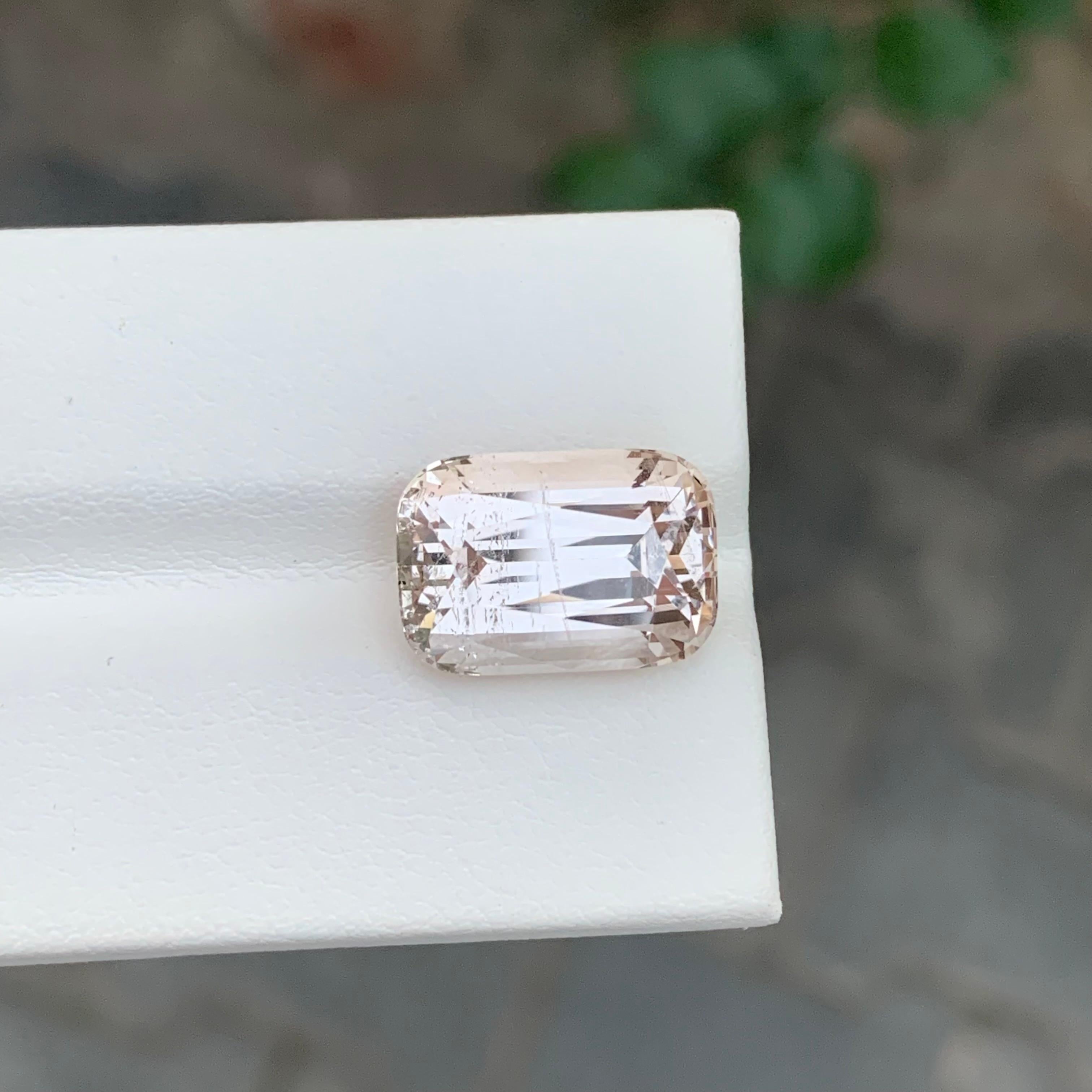 Arts and Crafts Superbe Topaze naturelle en vrac de 11,55 carats, dorée à l'or fin, mine du Pakistan en vente