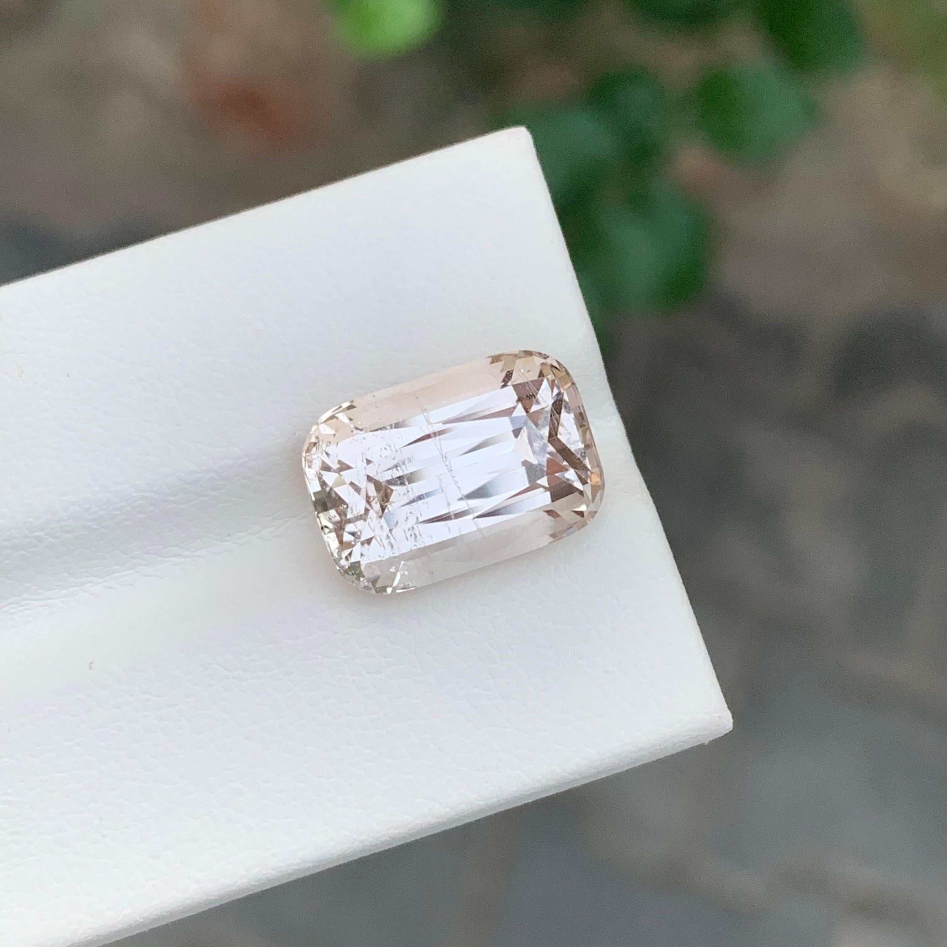 Superbe Topaze naturelle en vrac de 11,55 carats, dorée à l'or fin, mine du Pakistan Unisexe en vente