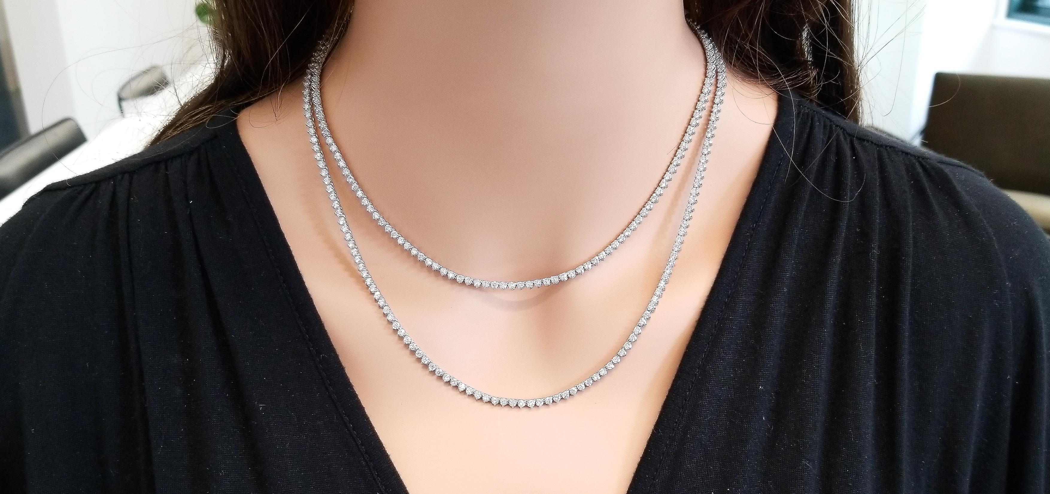 Contemporain Collier tennis à 3 griffes en or blanc 18 carats avec diamants de 11,55 carats au total en vente