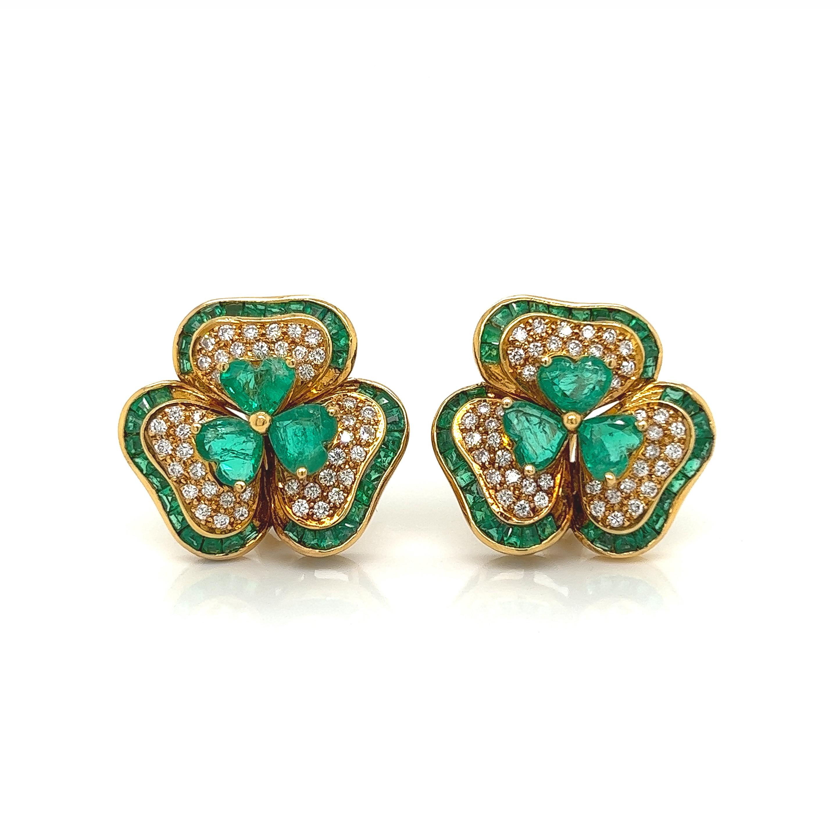 11.55 Total Carat Lucky Clover 18K Yellow Gold Diamond & Colombian Green Emerald Earrings

SPECIFICATIONS:
-Main Emeralds: 7.35ct Colombian Green Emeralds
-Side Emeralds: 3.10ct Chanel Set Emeralds
-Diamonds: 1.10ct Round Brilliant Cut