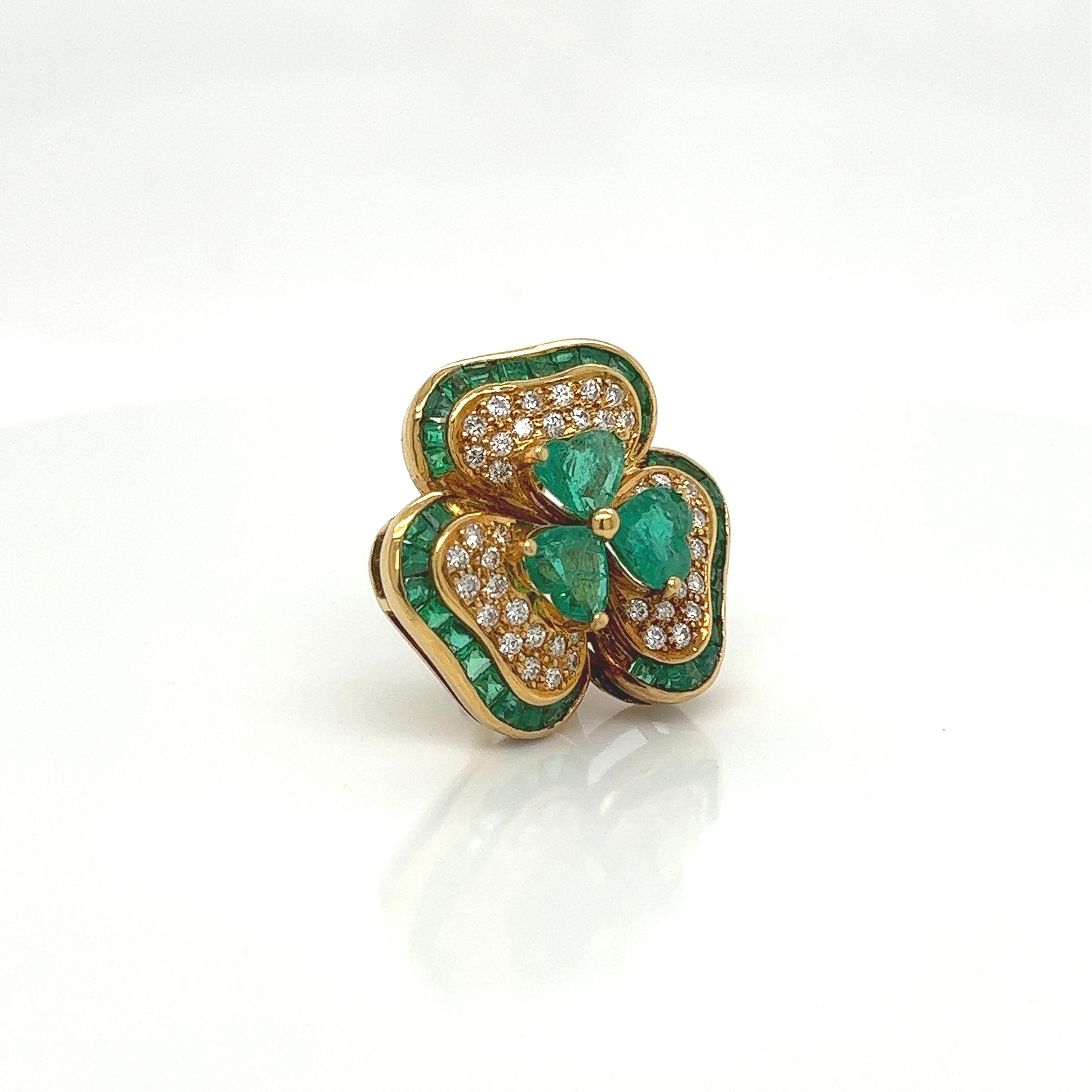 11.55 Total CT Lucky Clover 18K Yellow Gold Diamond & Colombian Emerald Earrings In New Condition For Sale In New York, NY