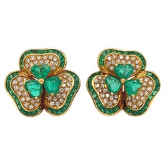 Boucles d'oreilles Lucky Clover en or jaune 18 carats, diamants et émeraudes de Colombie de 11,55 carats au total