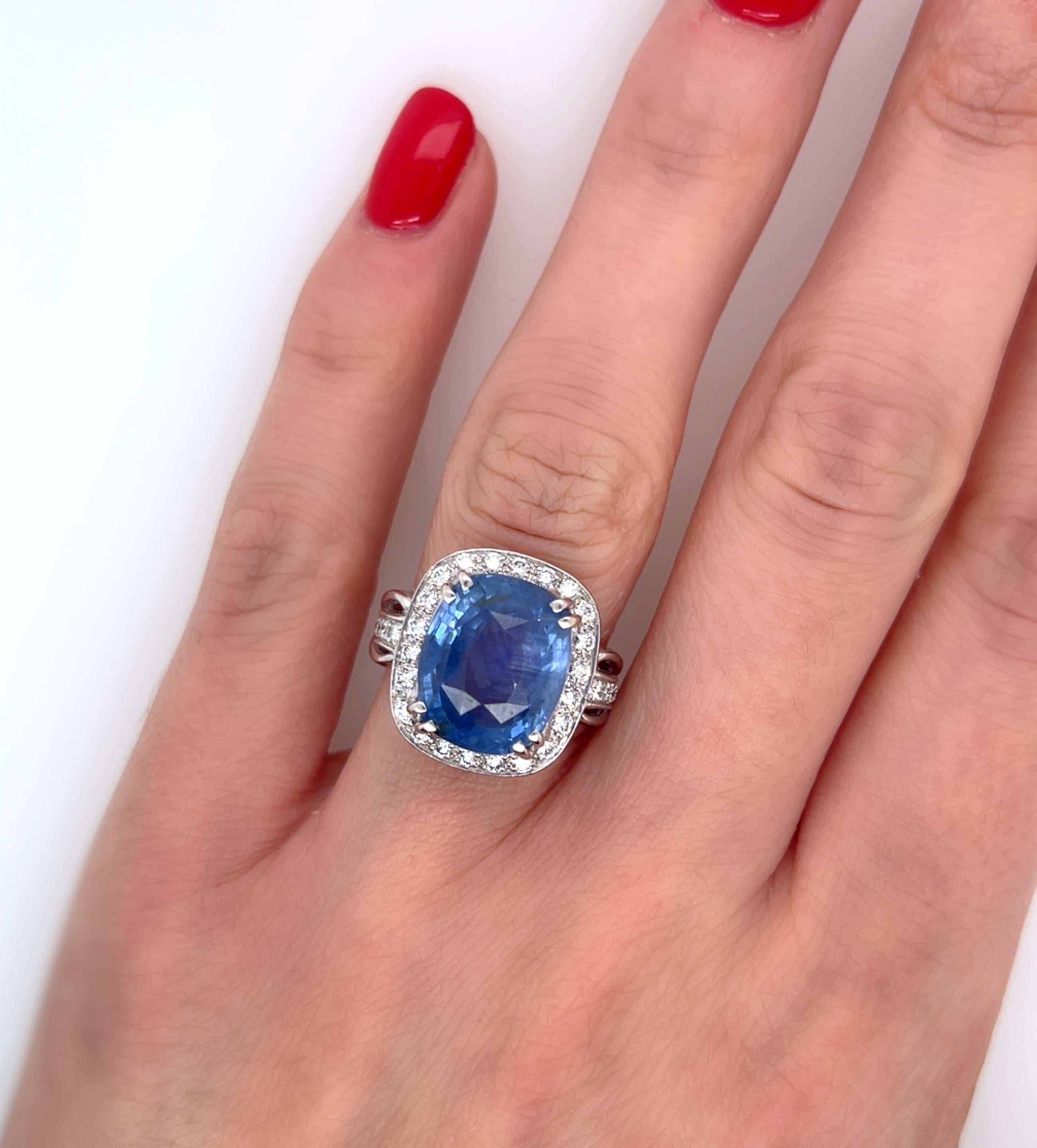 Donna 11.55ct Unheated Sri Lankan Sapphire and Diamond Ring with GRS Certificate in vendita
