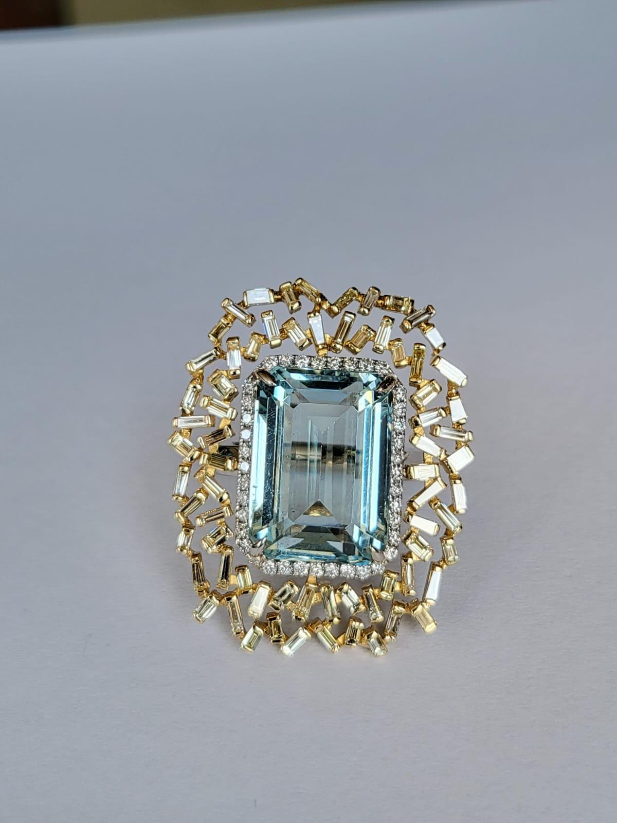 11.56 Carats Aquamarine & 1.62 Carats Yellow Baguette Diamonds Cocktail Ring In New Condition For Sale In Hong Kong, HK