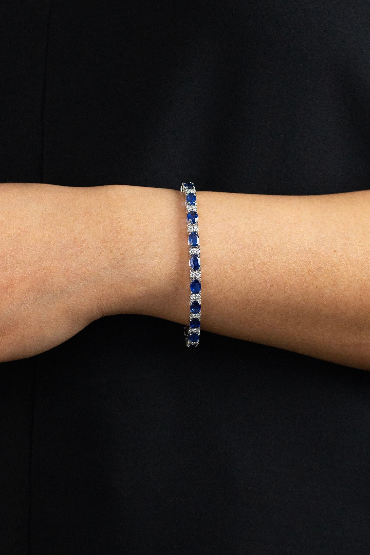 Mixed Cut Roman Malakov 12.83 Carats Total Blue Sapphire & Diamond Tennis Bracelet For Sale