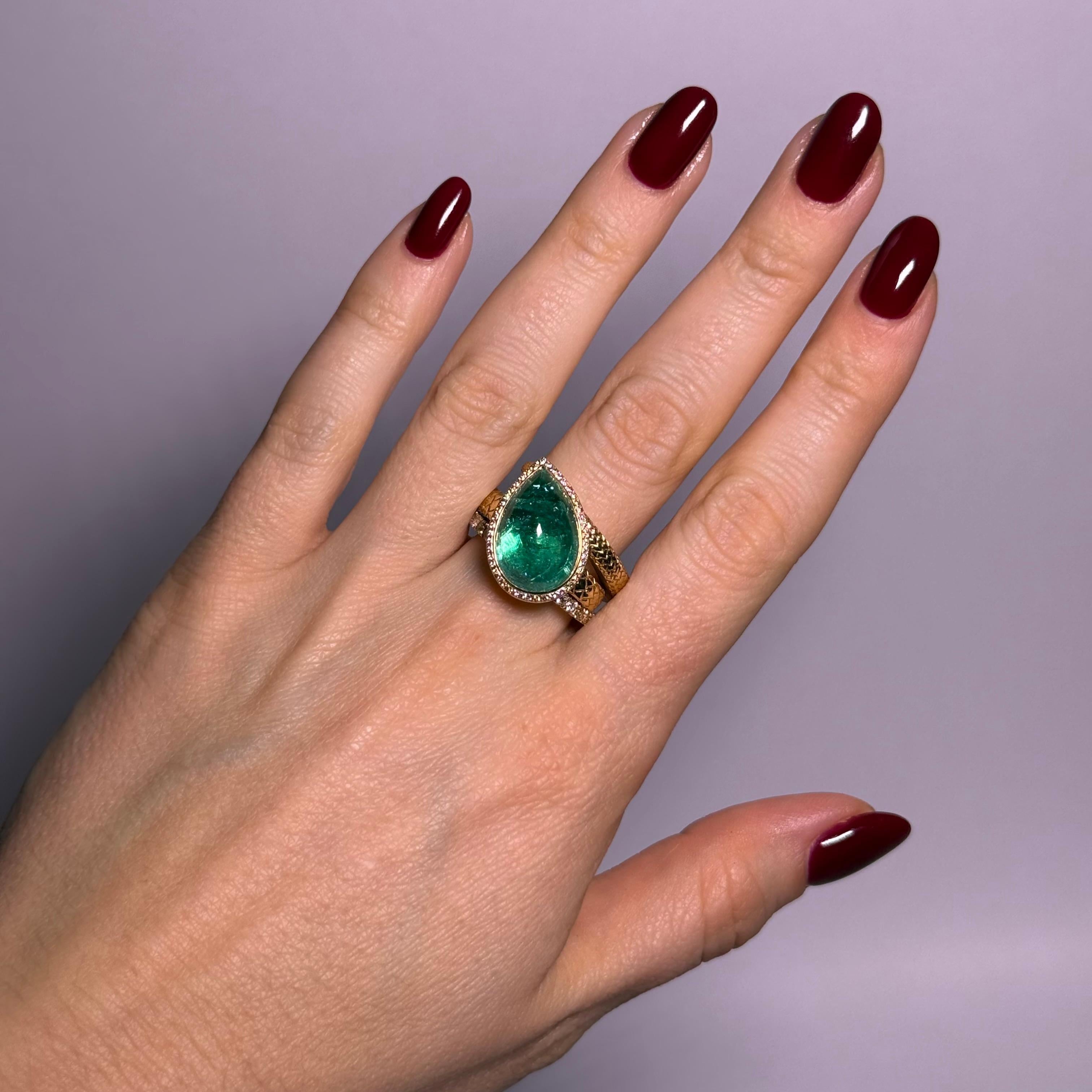 Modern 11.57 Carat Mozambique Paraiba Tourmaline & Diamond Ring in 18 Karat Red Gold