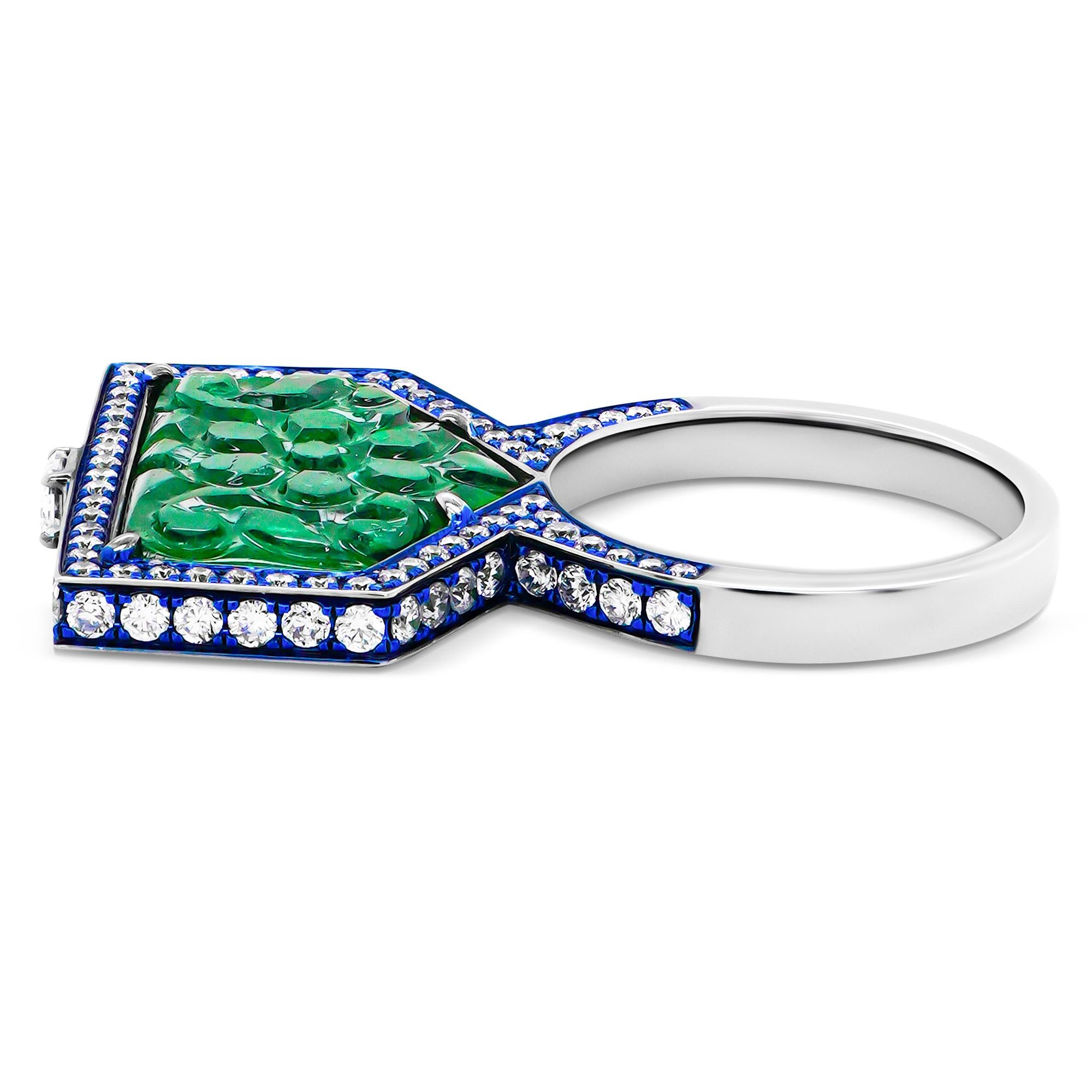 11.57 Carat Vivid Green Emerald & 1.70 Carat Diamond Royal 18K Ring In New Condition In Hung Hom, HK