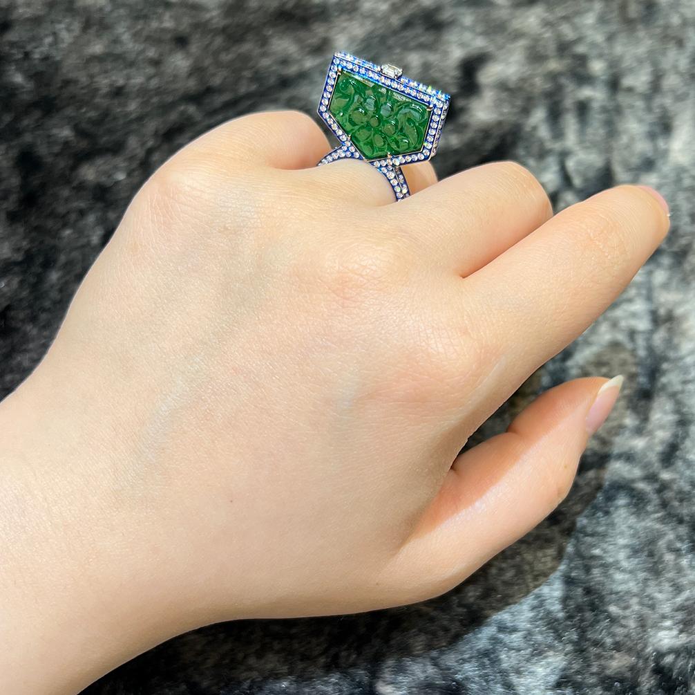 Women's or Men's 11.57 Carat Vivid Green Emerald & 1.70 Carat Diamond Royal 18K Ring