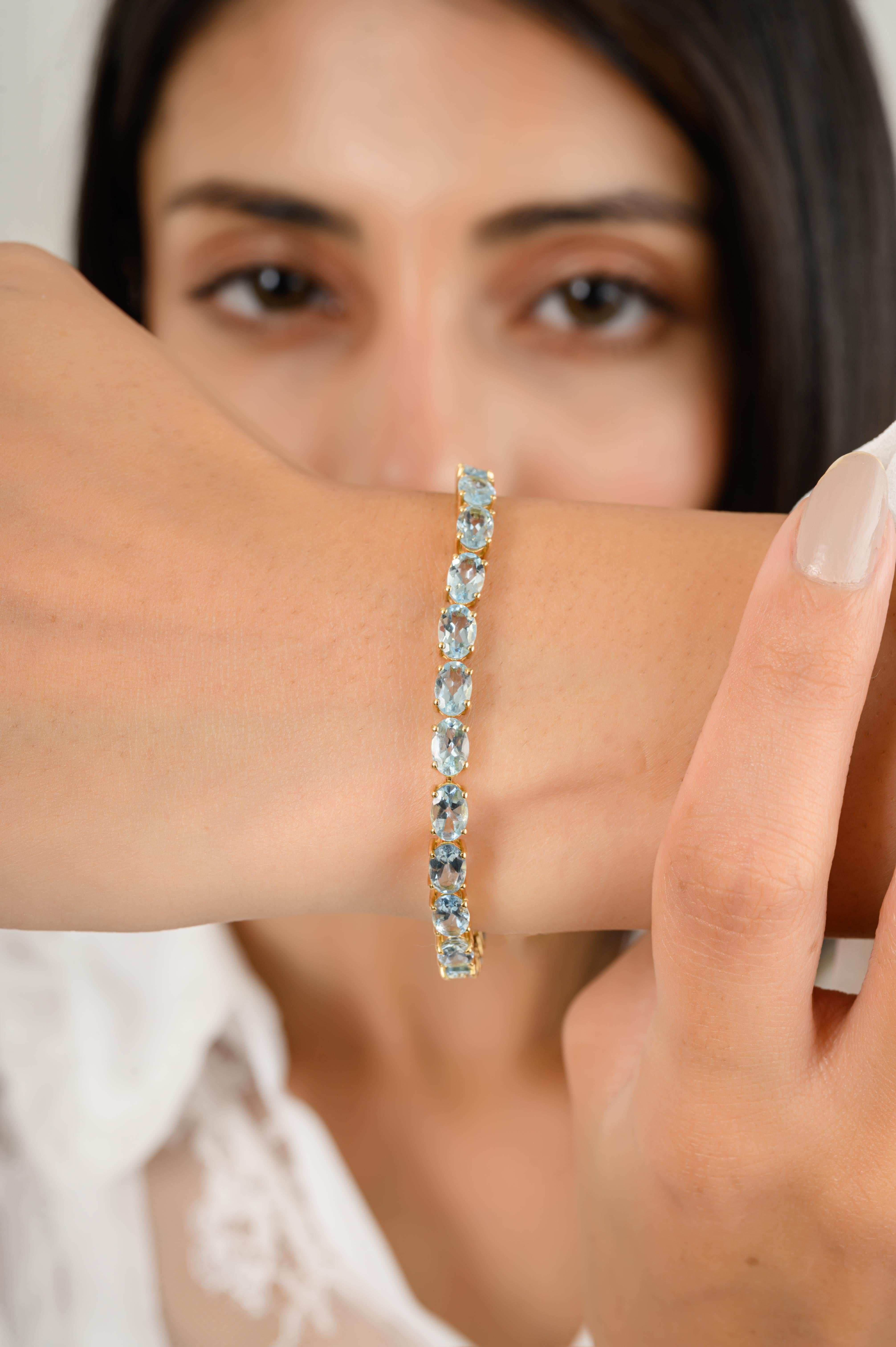 Ce bracelet de tennis en or 18 carats de 11,57 CTW Brilliant Oval Cut Aquamarine met en valeur une aigue-marine naturelle d'un poids de 11,57 carats, étincelante à l'infini. Il mesure 7.5 pouces de long. 
L'aigue-marine est utile pour traverser les