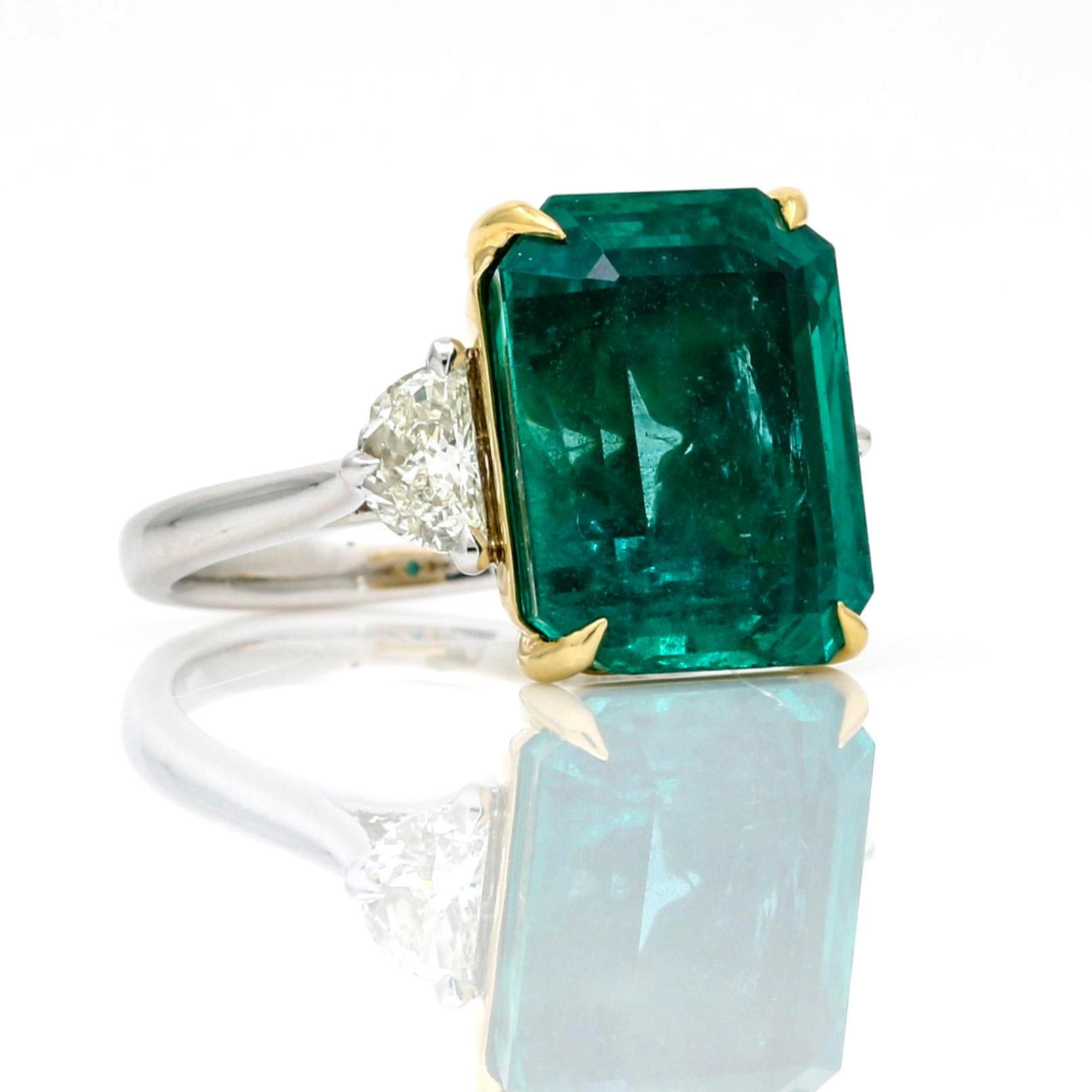 Contemporary 11.58 Carat Emerald Diamond Statement Ring in 18 Karat Yellow Gold and Platinum 