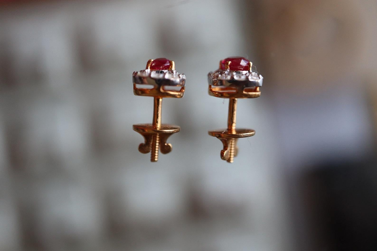 1.15Ct Burma Unheated Ruby Earring in 18k Yellow Gold In New Condition For Sale In Singapore, SG