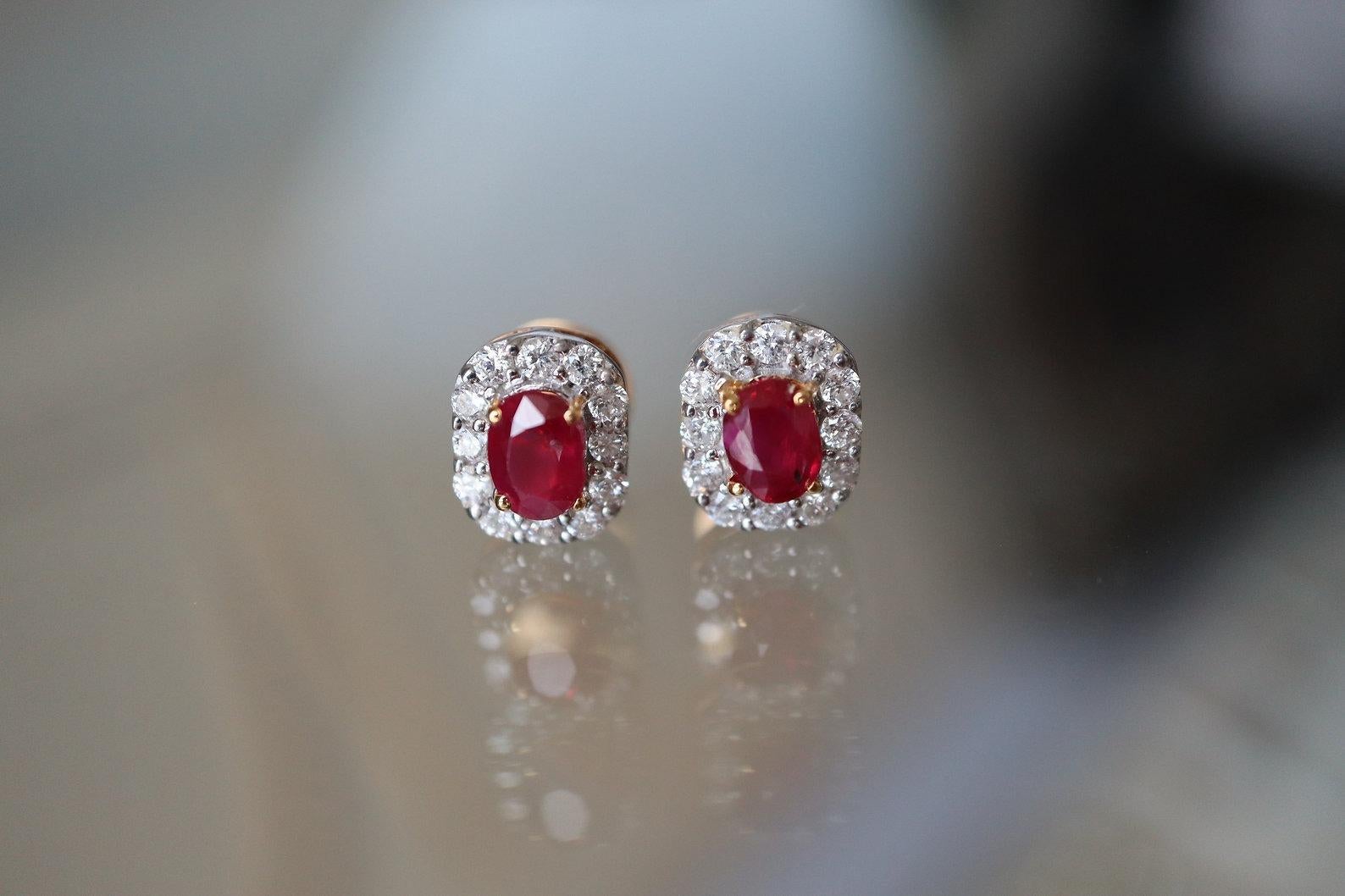1.15Ct Burma Unheated Ruby Earring in 18k Yellow Gold For Sale 2