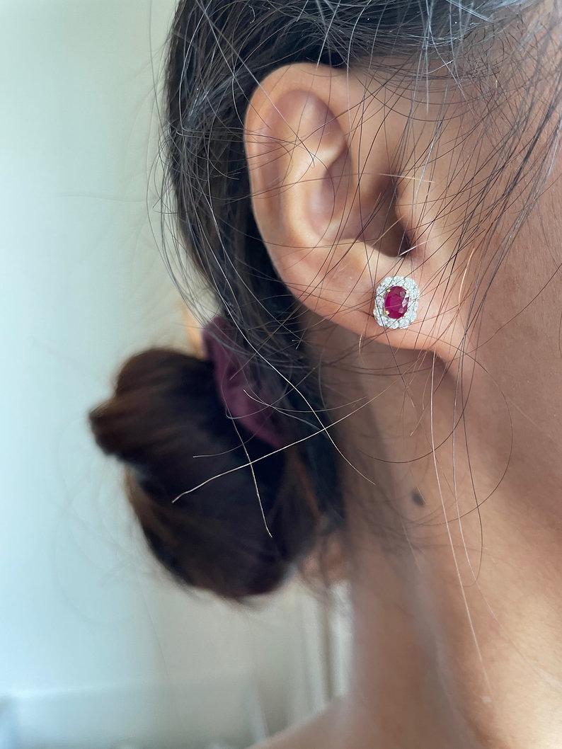 1.15Ct Burma Unheated Ruby Earring in 18k Yellow Gold For Sale 3
