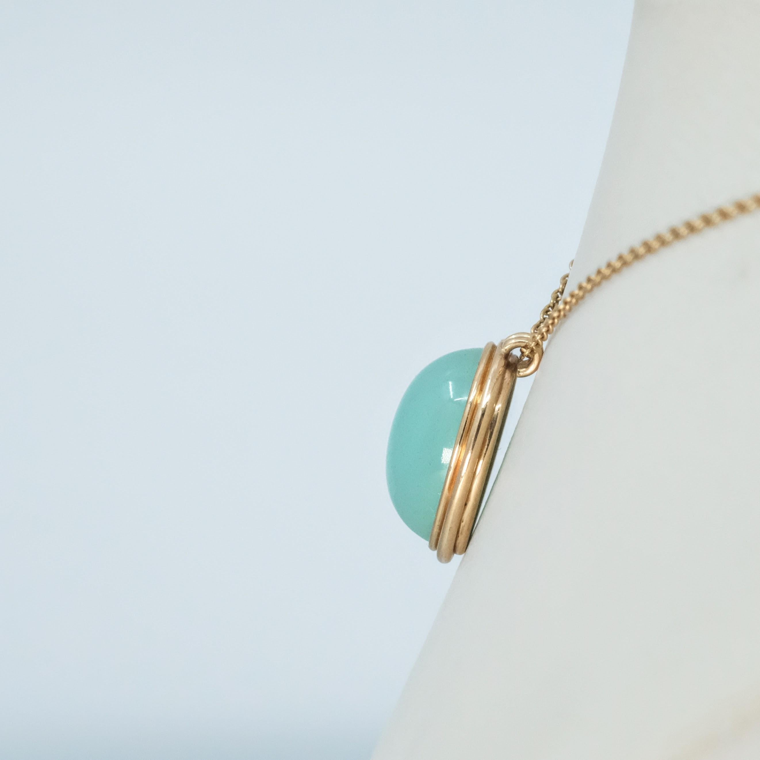 A 'Devo' Chrysophrase Pendant in 9ct yellow gold, featuring an oval cabochon cut Chrysoprase of 11.5ct, mounted in 9ct yellow gold.

Length of Chain: 45cm

Weight 5.57 grams.