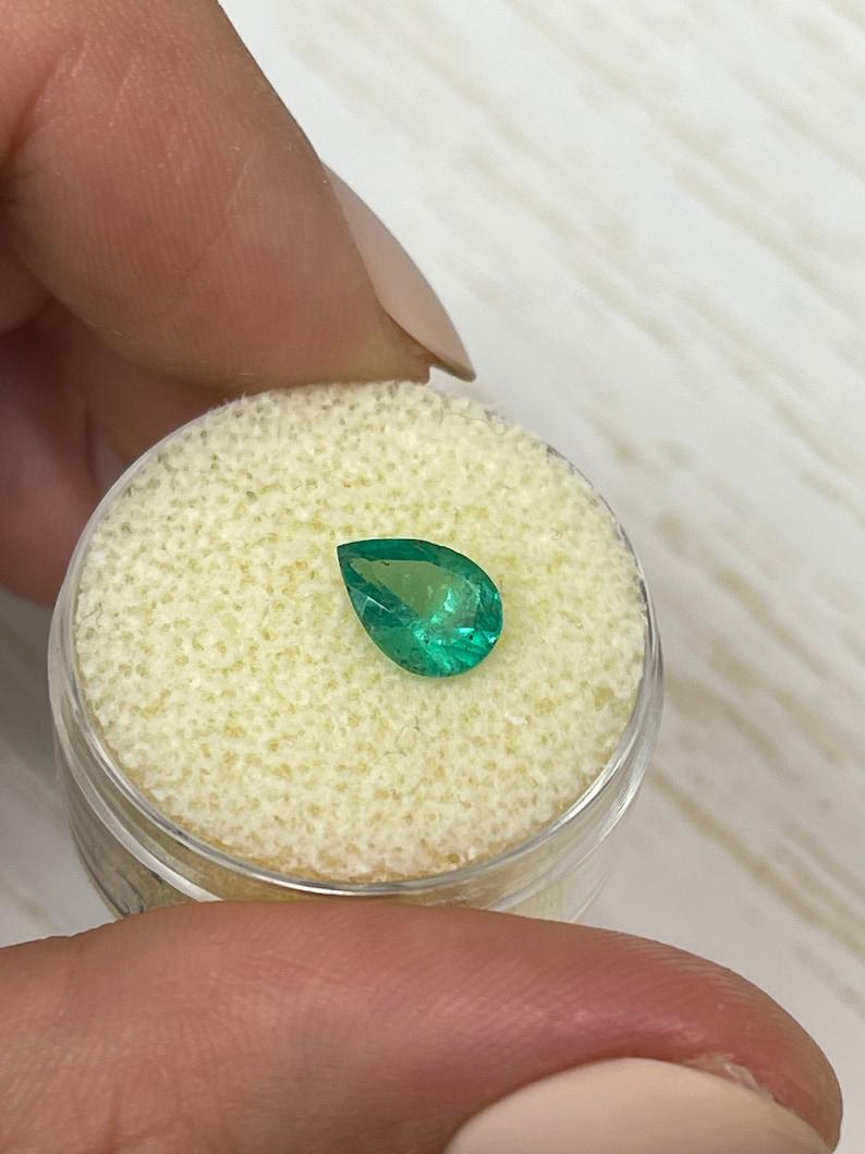 De las mujeres Esmeralda colombiana verde mediana de 1,15 ct - Lágrima talla pera Gema de Nacimiento de Mayo en venta