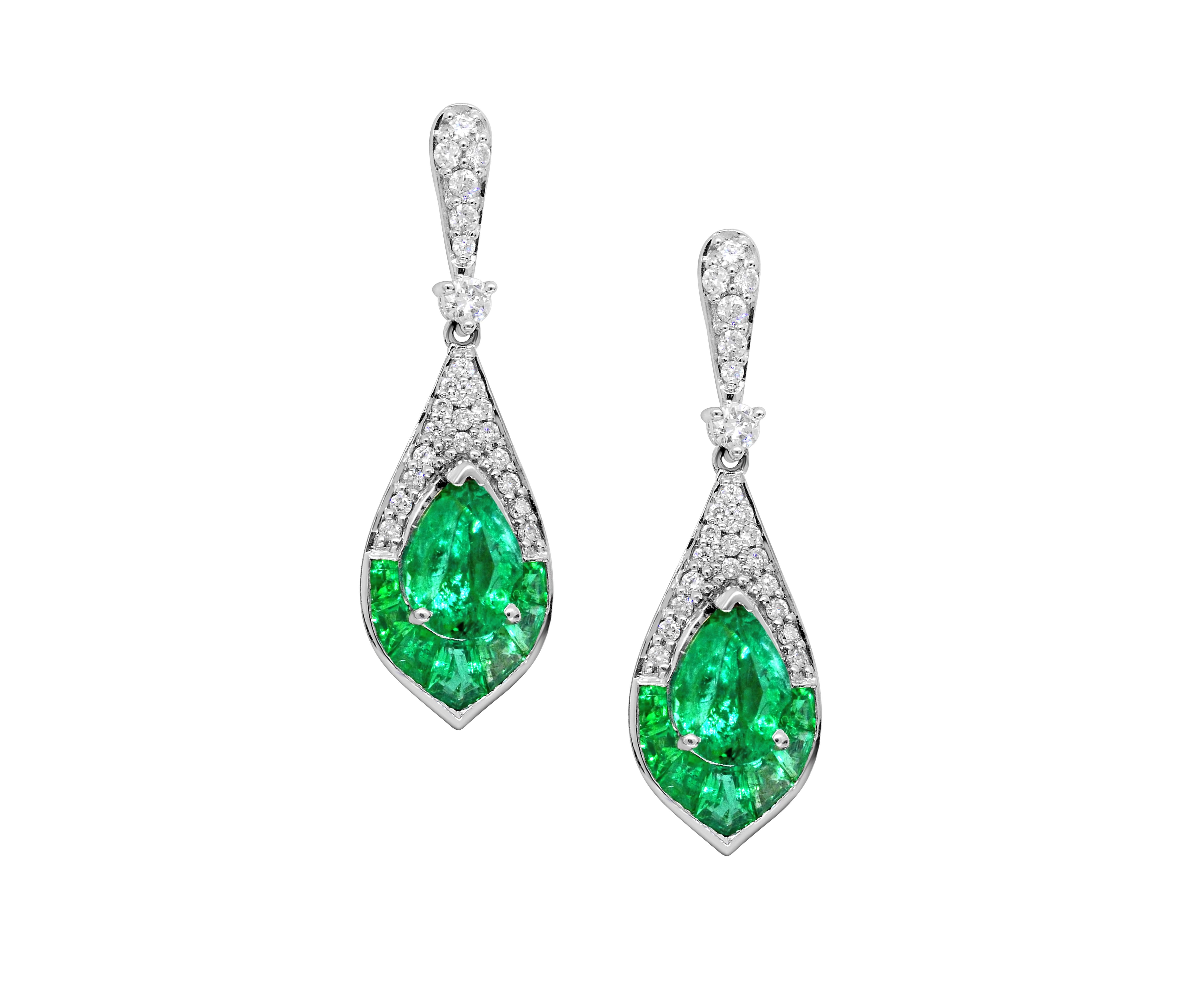 Gorgeous pear-shaped emerald and diamond drop earrings! These 