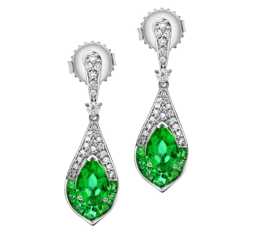 Contemporary 1.15 Carat Pear Emerald and Diamond 14 Karat White Gold Drop Earrings For Sale